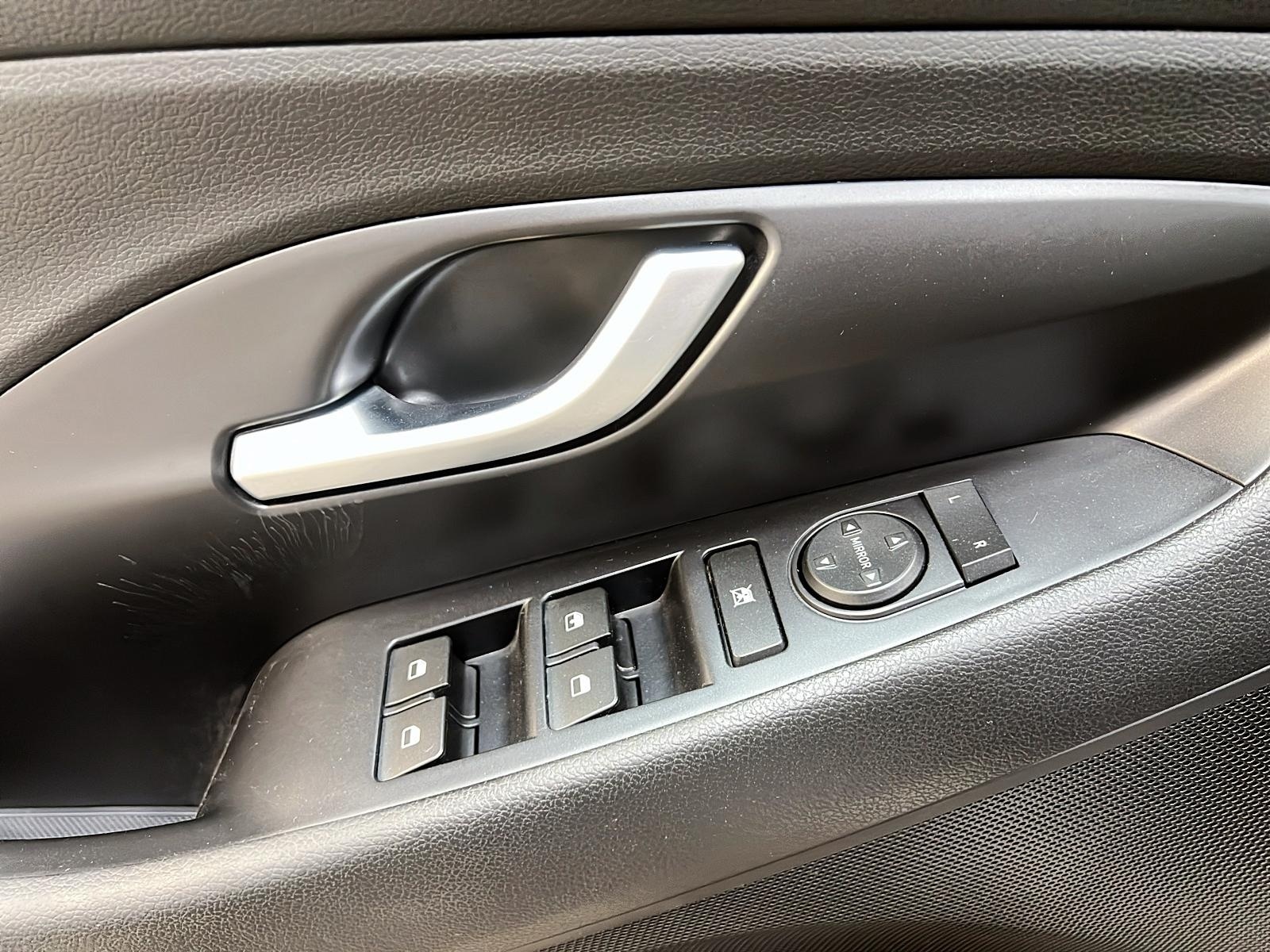 Hyundai Elantra GT GL 2018 - image #20