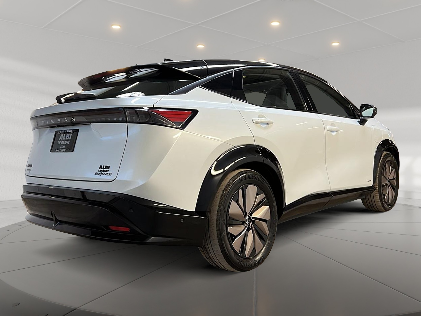 Nissan ARIYA PREMIERE e-FORCE CUIR TOIT PANO NAV 4RM 2023 - image #4