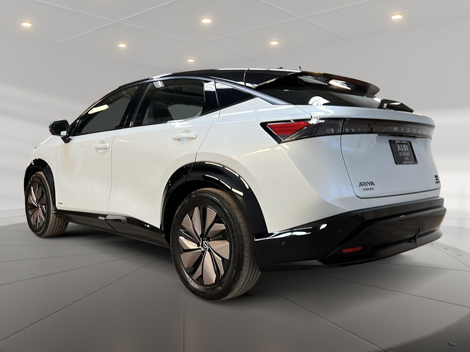 Nissan ARIYA PREMIERE e-FORCE CUIR TOIT PANO NAV 4RM 2023 - image #6