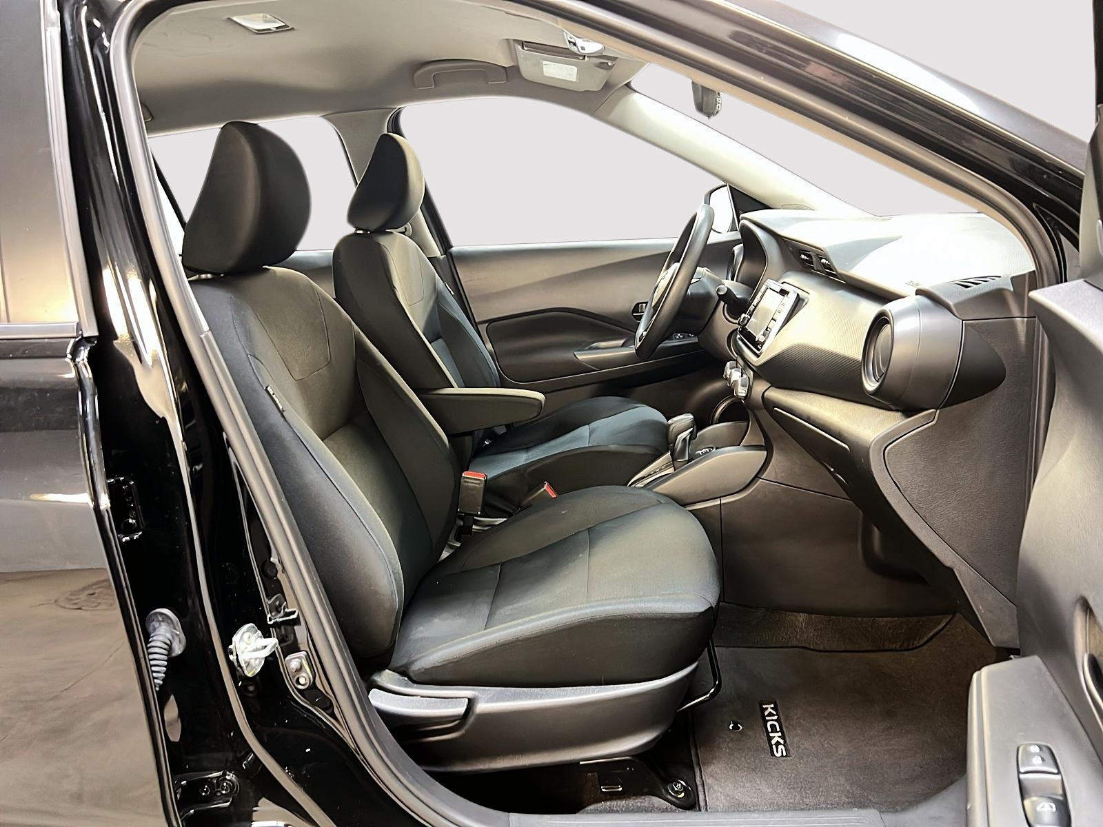 Nissan Kicks S 2023 - image #8
