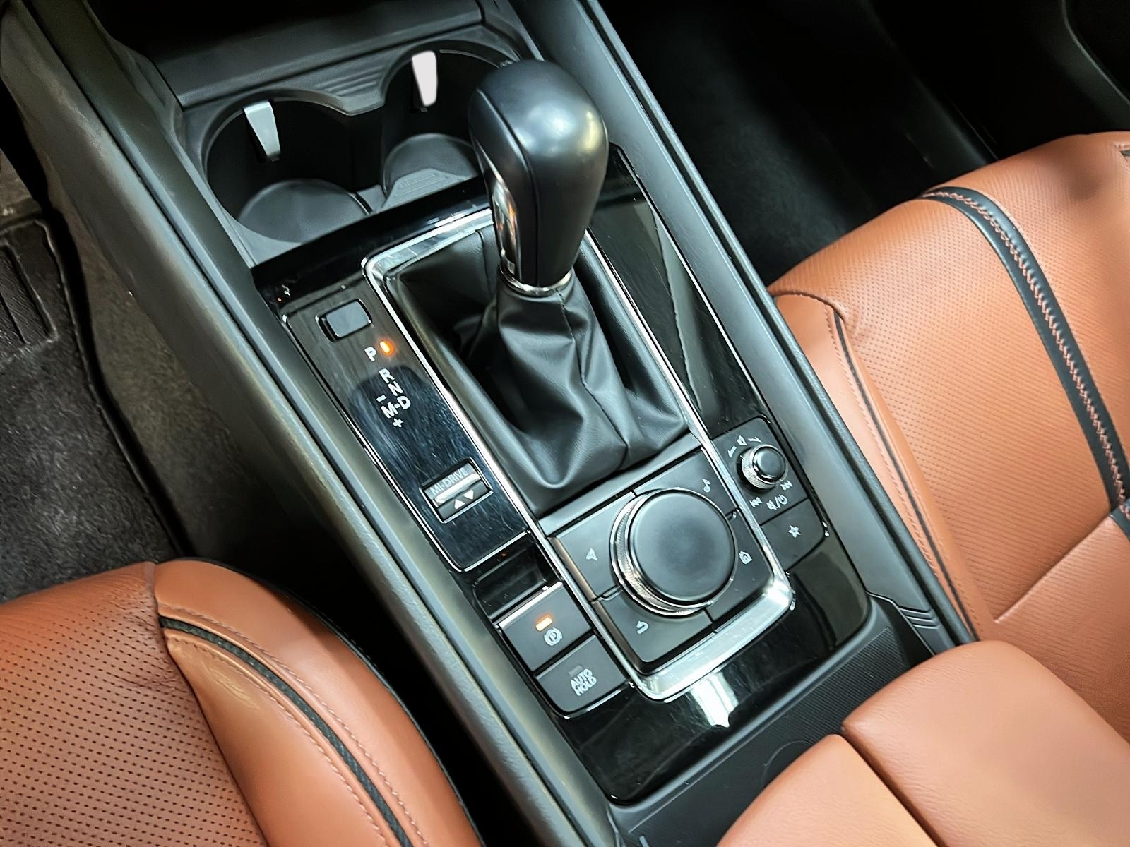 Mazda CX-50 MERIDIAN 2.5T CUIR TOIT PANO NAV 4RM 2024 - image #16