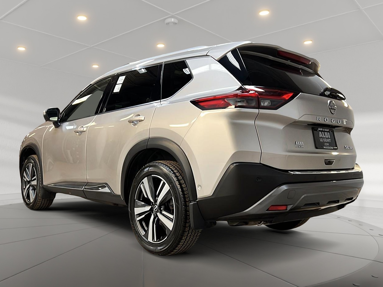 Nissan Rogue SL CUIR TOIT PANO NAV 4RM 2023 - image #6