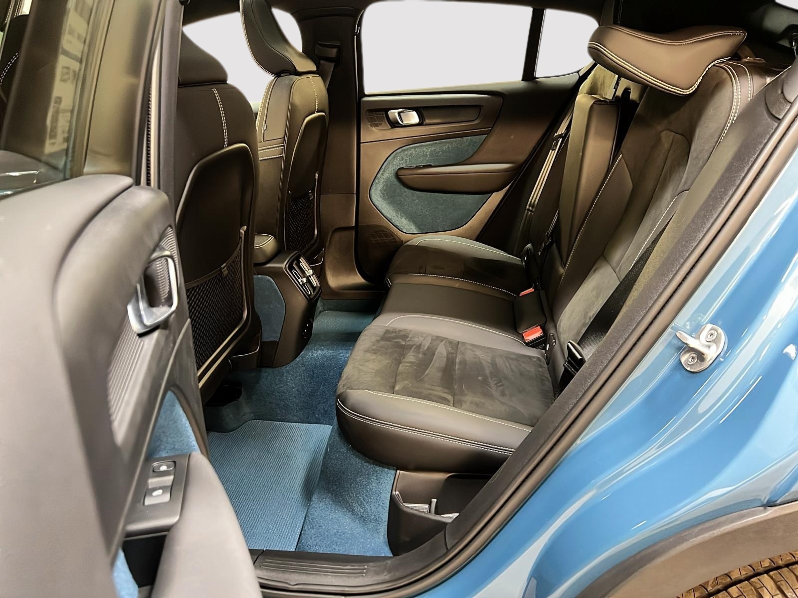 Volvo C40 TWIN RECHARGE ULTIMATE 4RM 2023 - image #9