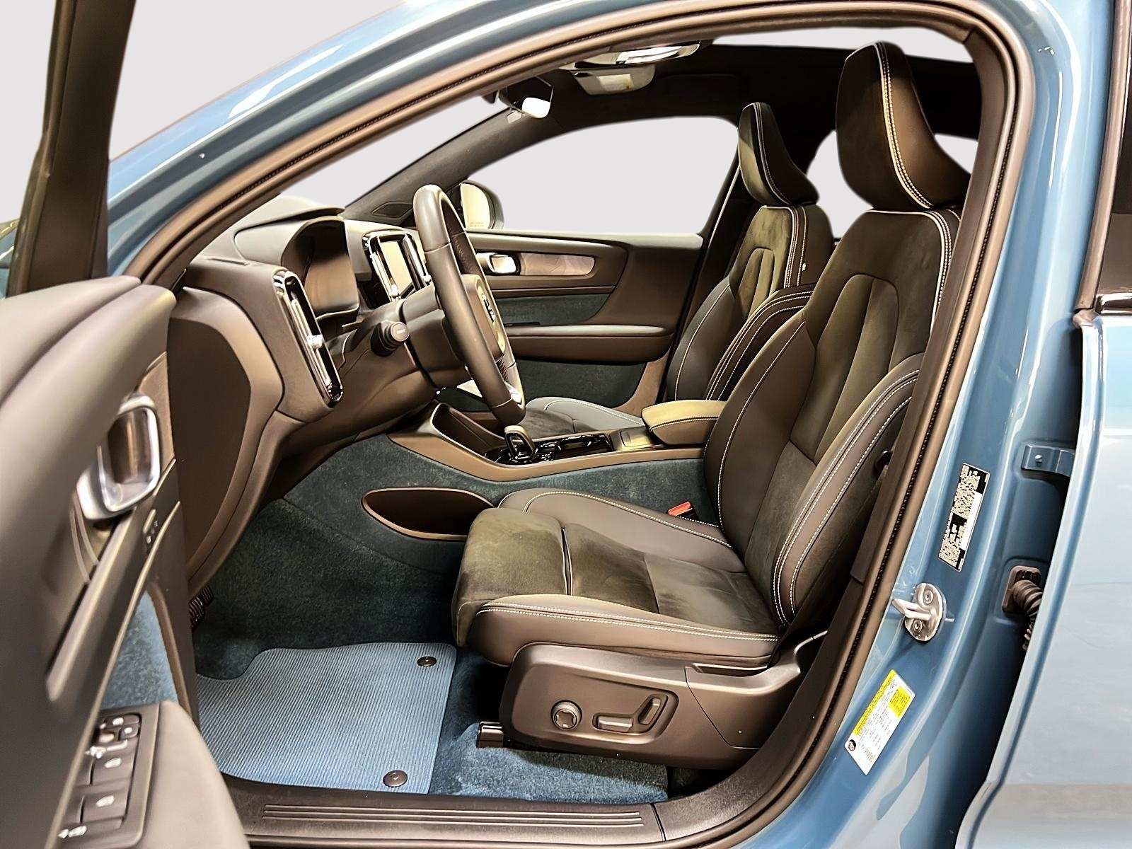 Volvo C40 TWIN RECHARGE ULTIMATE 4RM 2023 - image #7