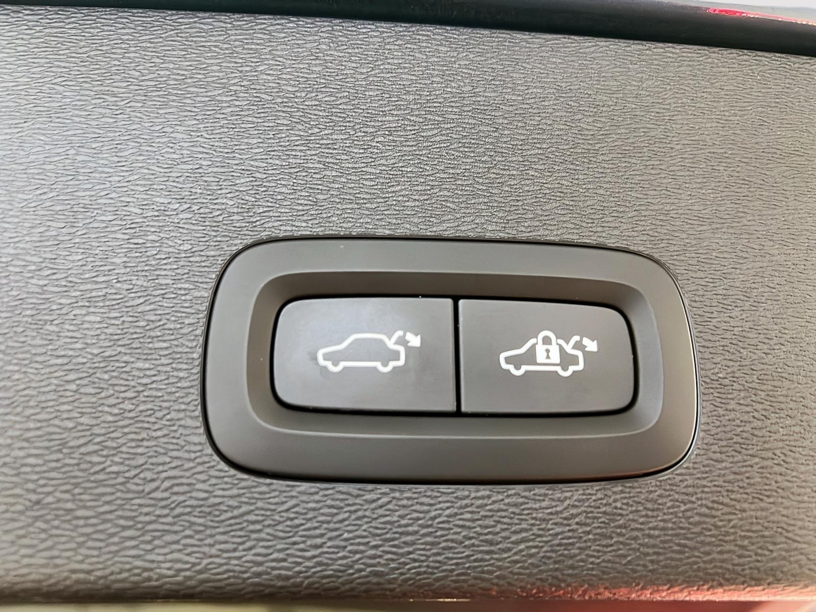 Volvo C40 TWIN RECHARGE ULTIMATE 4RM 2023 - image #14