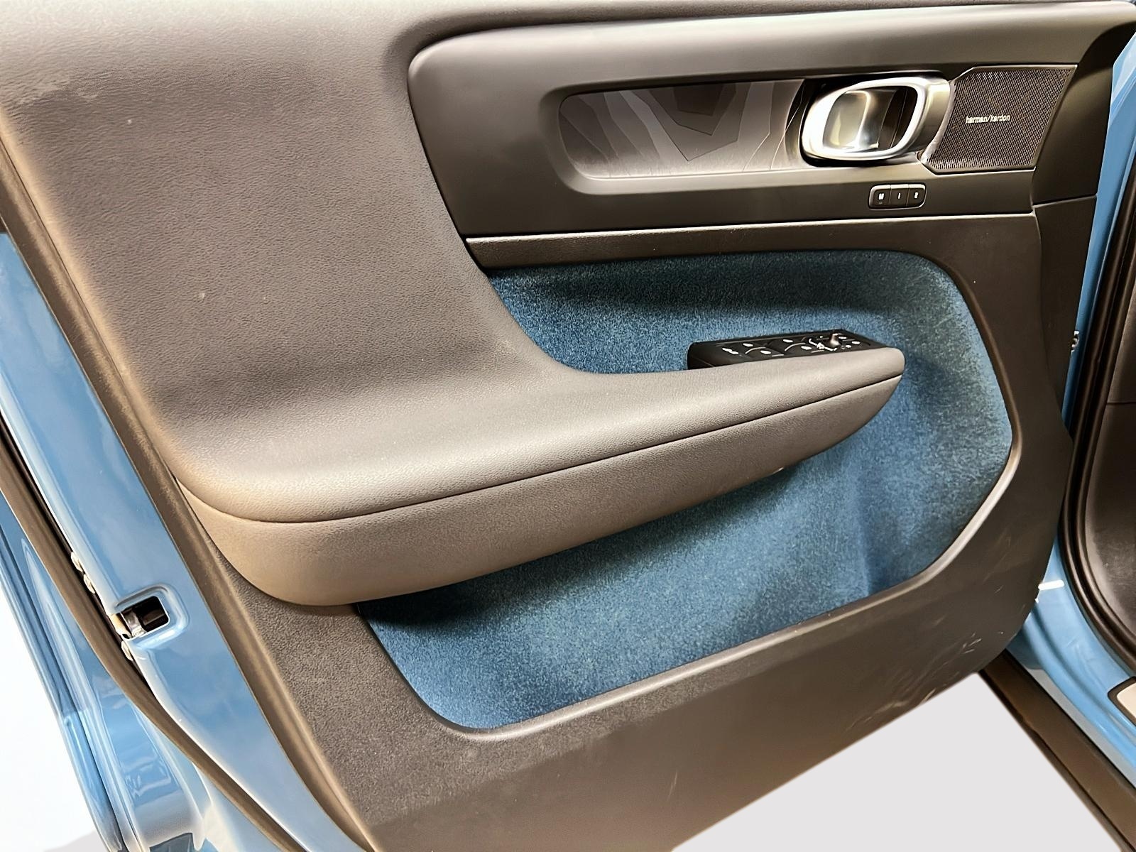 Volvo C40 TWIN RECHARGE ULTIMATE 4RM 2023 - image #23