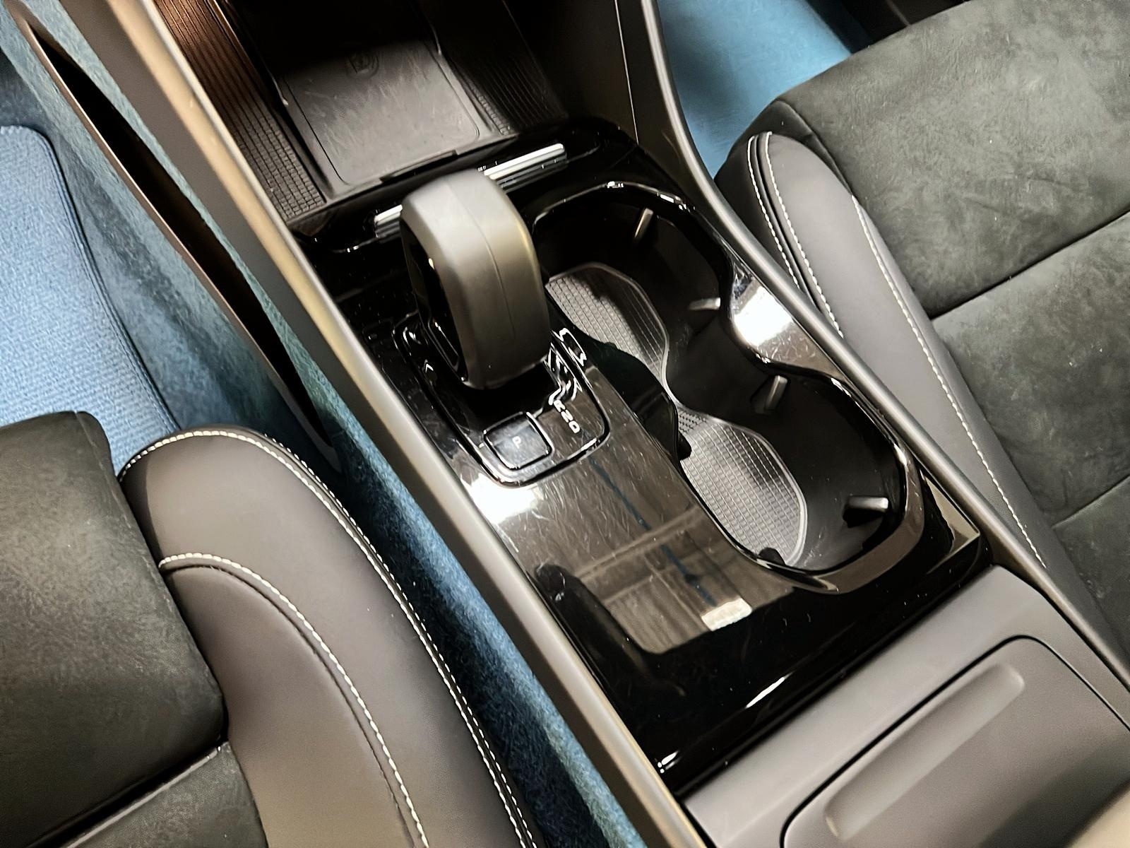 Volvo C40 TWIN RECHARGE ULTIMATE 4RM 2023 - image #15