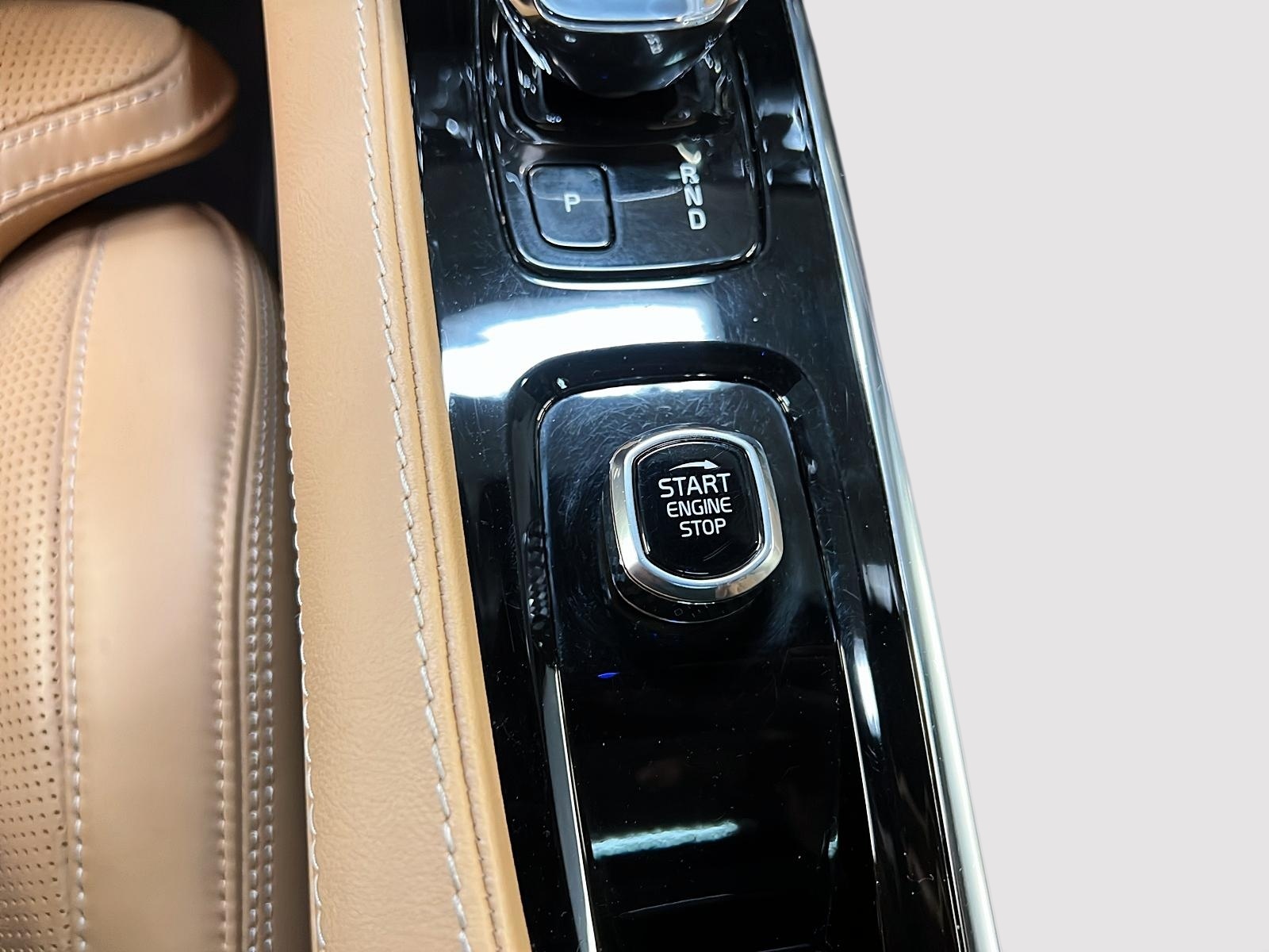 Volvo XC90 T8 RECHARGE INSCRIPTION CUIR TOIT PANO NAV 4RM 2022 - image #22
