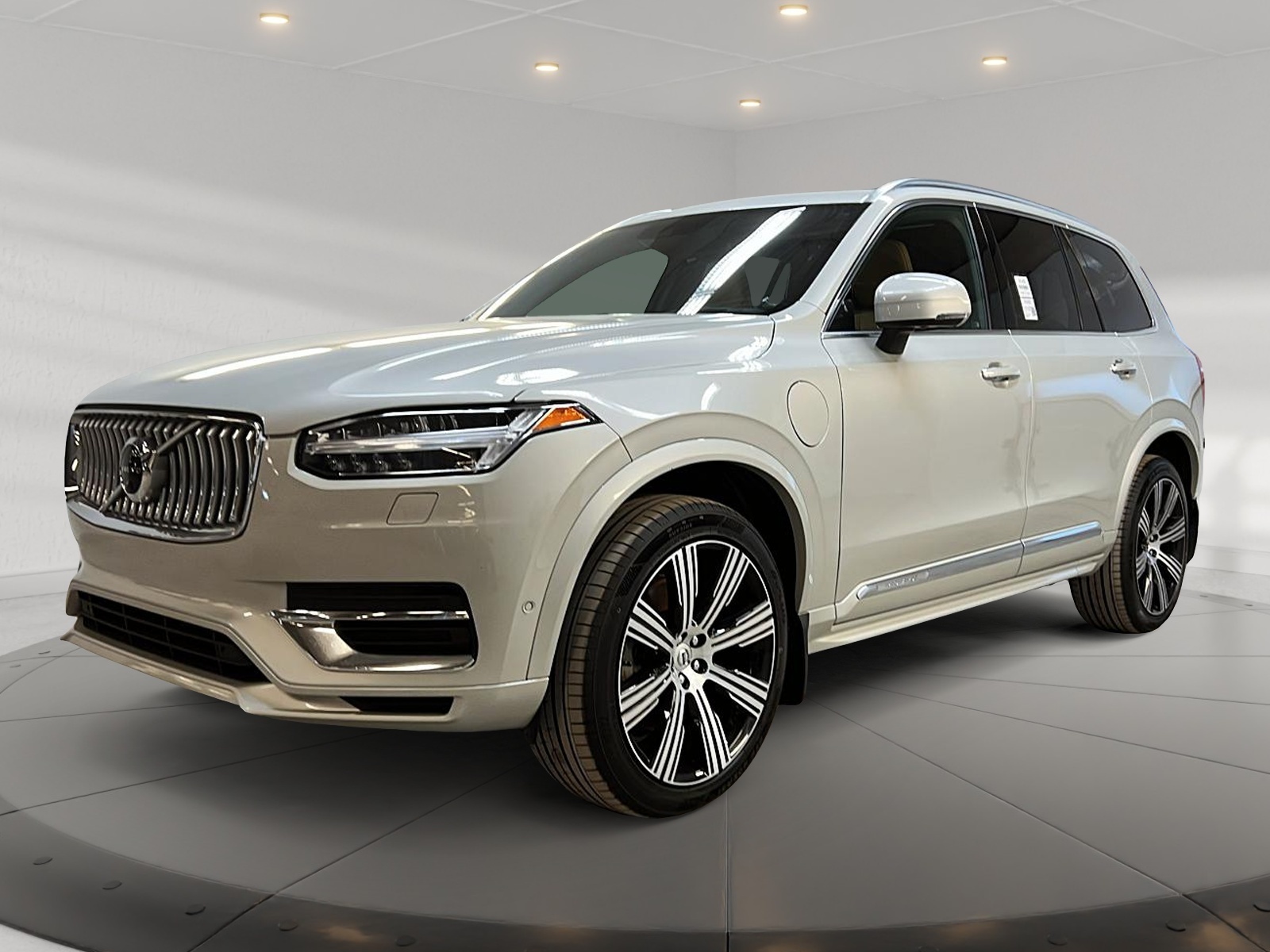 Volvo XC90 T8 RECHARGE INSCRIPTION CUIR TOIT PANO NAV 4RM 2022 - image #1