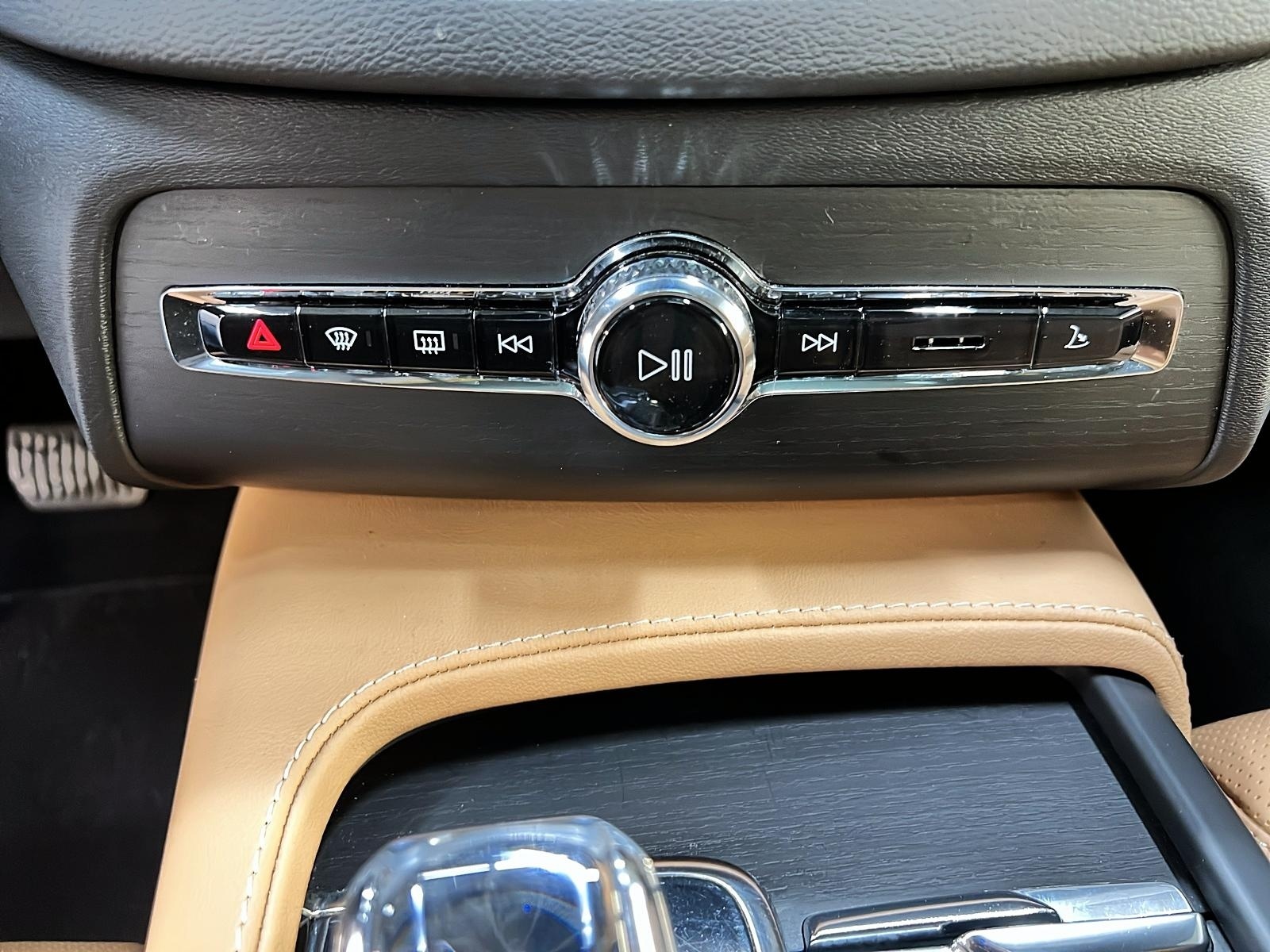 Volvo XC90 T8 RECHARGE INSCRIPTION CUIR TOIT PANO NAV 4RM 2022 - image #18
