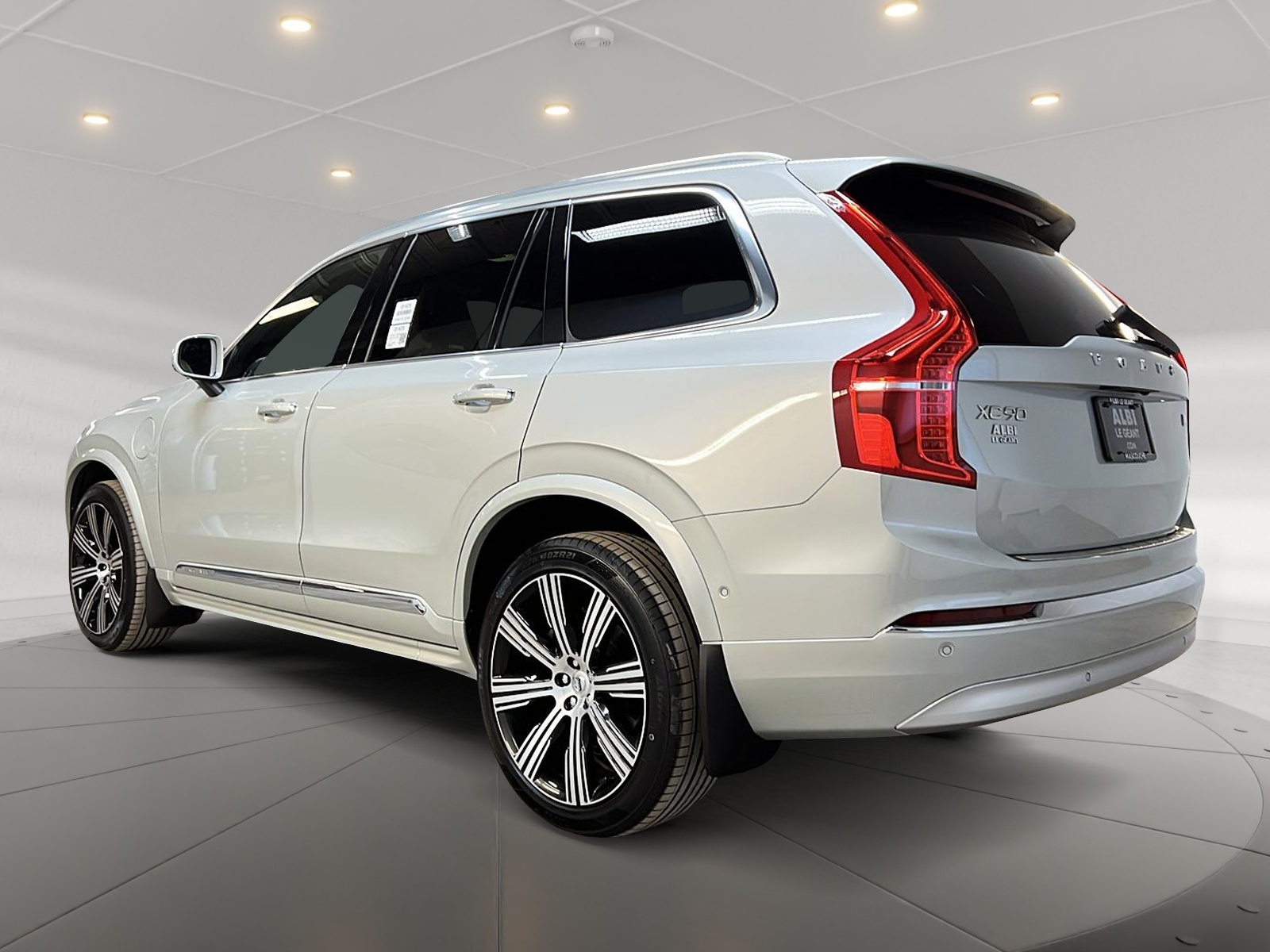 Volvo XC90 T8 RECHARGE INSCRIPTION CUIR TOIT PANO NAV 4RM 2022 - image #6