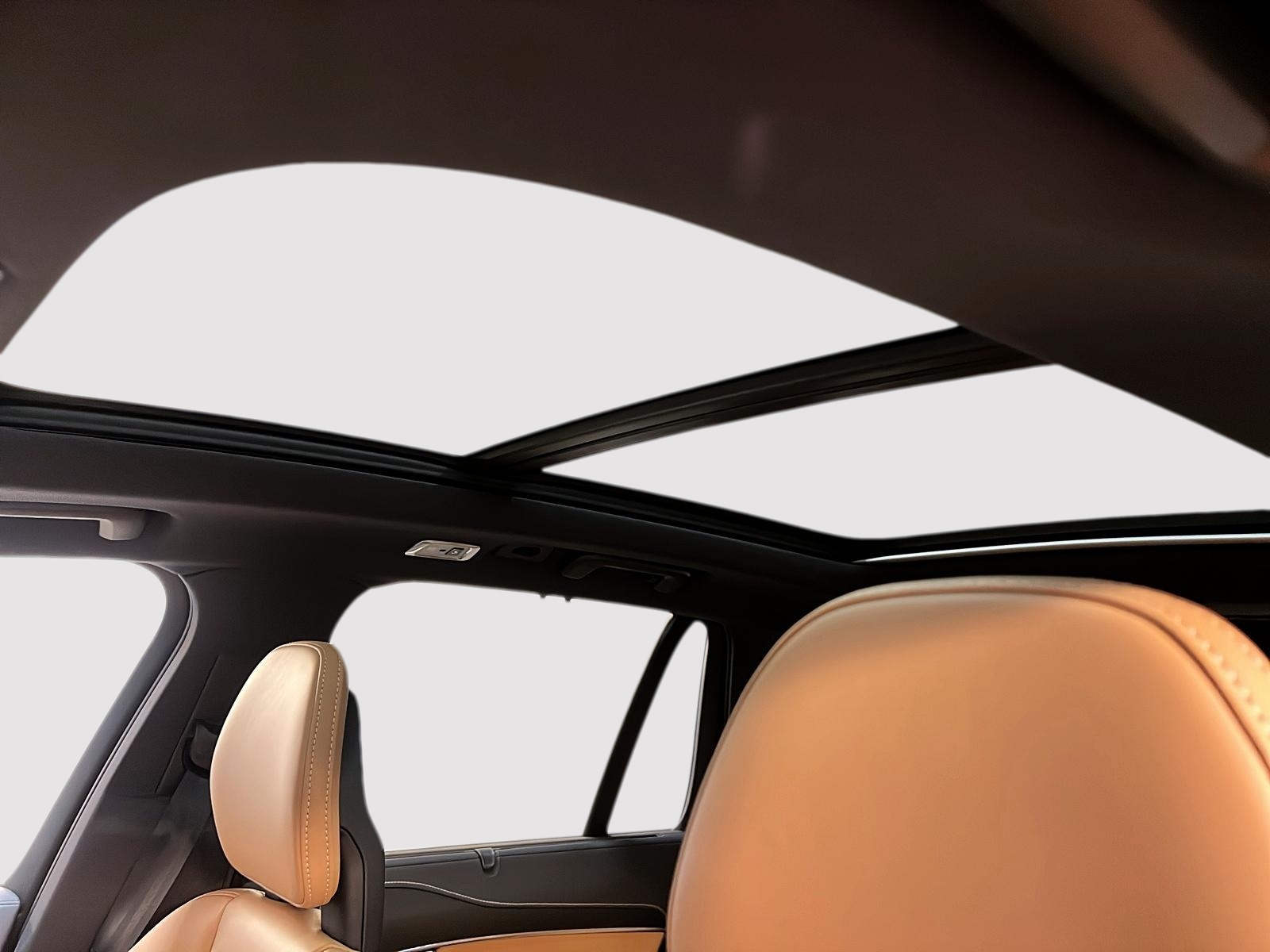 Volvo XC90 T8 RECHARGE INSCRIPTION CUIR TOIT PANO NAV 4RM 2022 - image #11