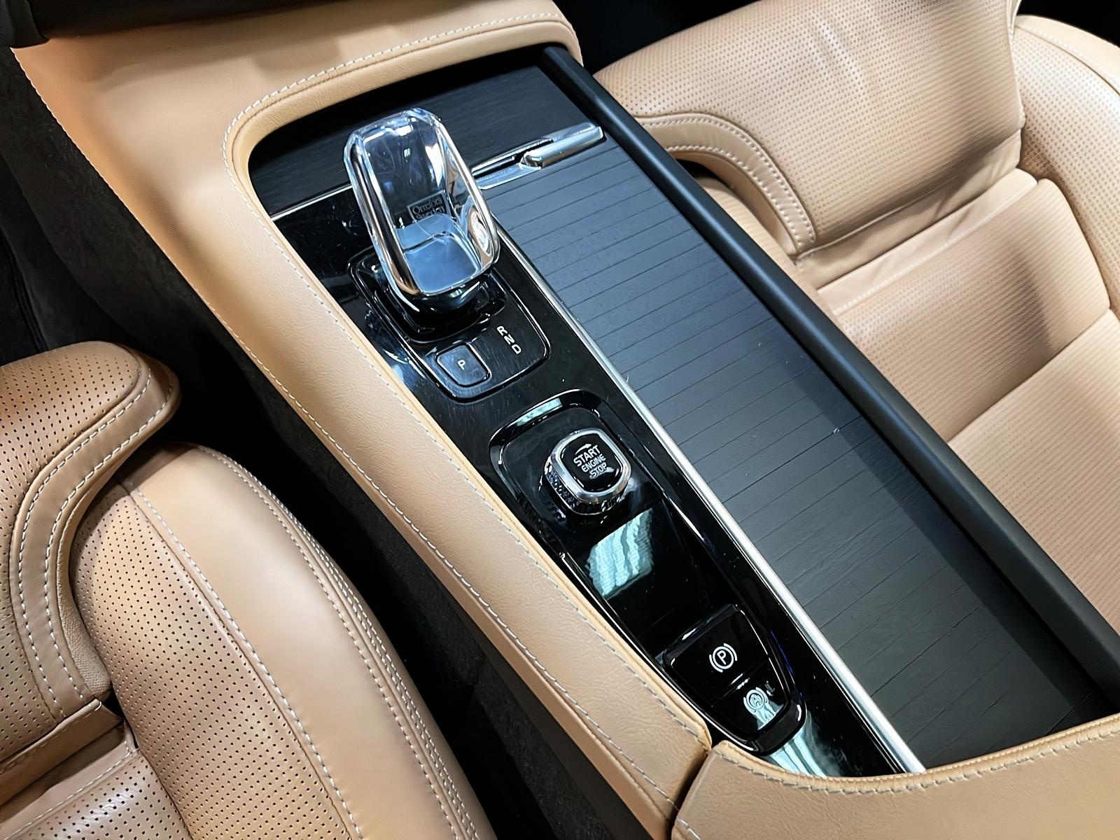 Volvo XC90 T8 RECHARGE INSCRIPTION CUIR TOIT PANO NAV 4RM 2022 - image #17