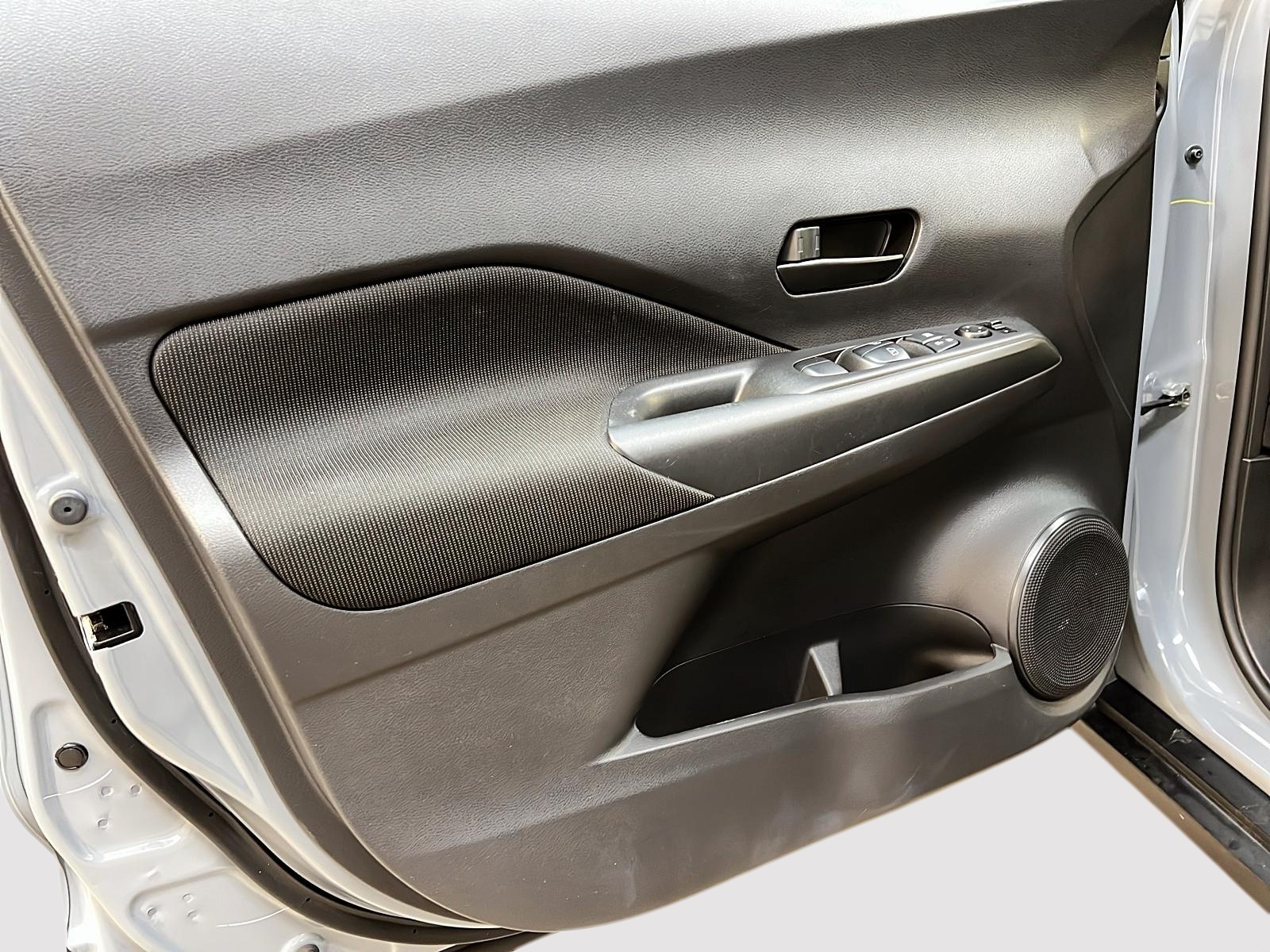 Nissan Kicks S 2023 - image #22