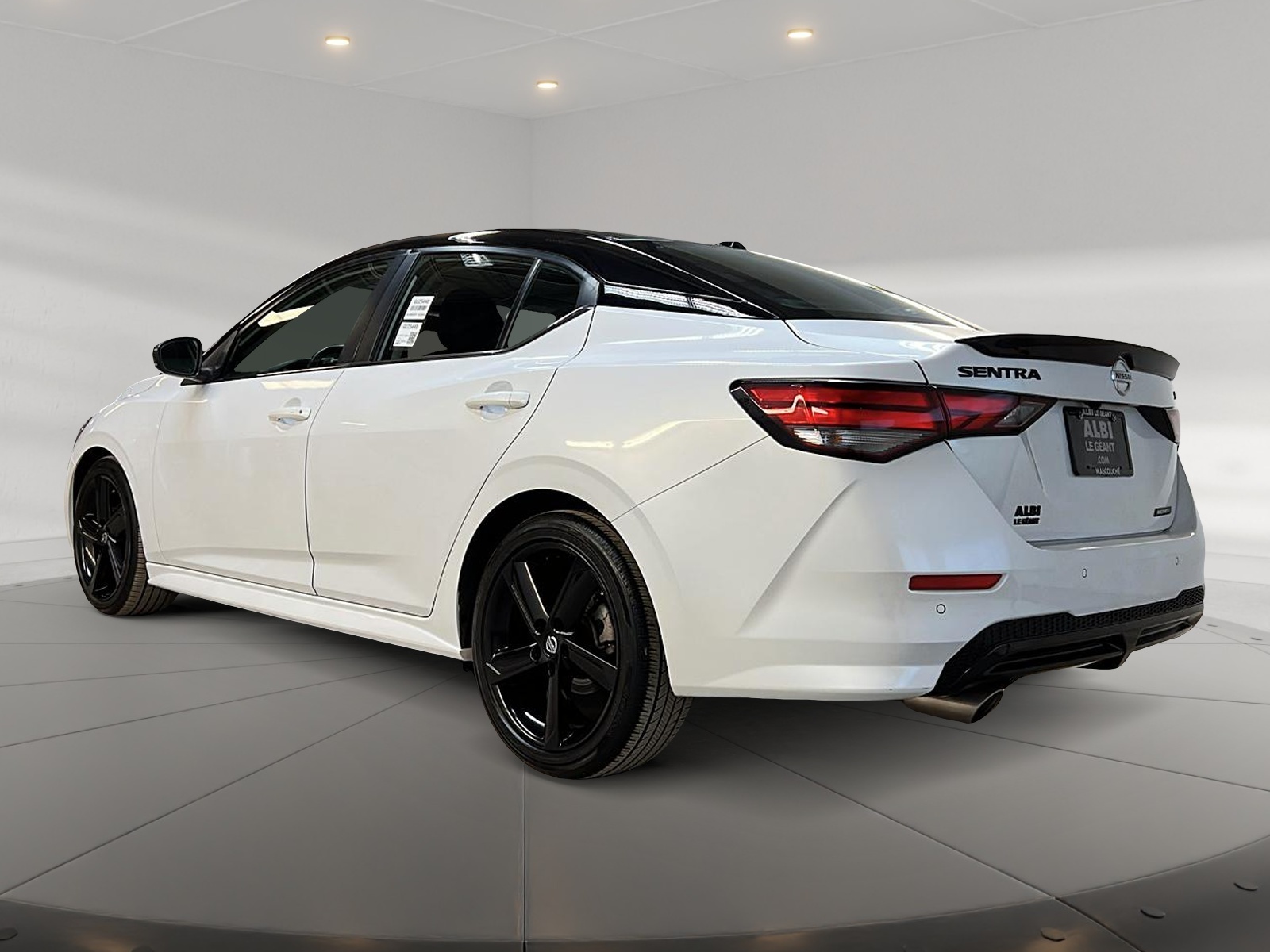 Nissan Sentra SR MIDNIGHT TOIT 2023 - image #6