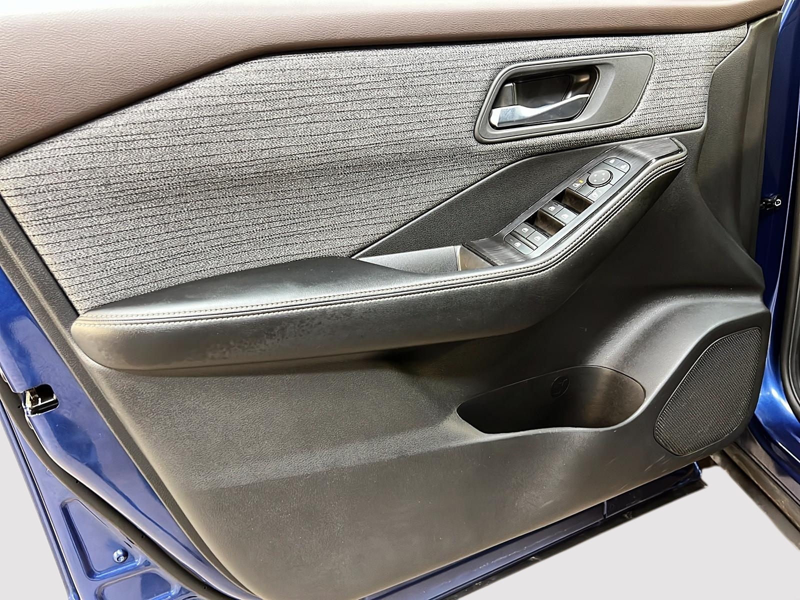 Nissan Rogue SV TOIT PANO 4RM 2023 - image #24