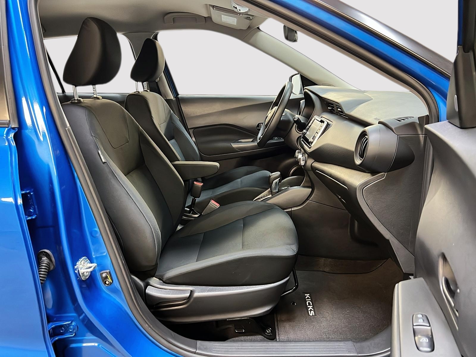 Nissan Kicks S 2023 - image #8