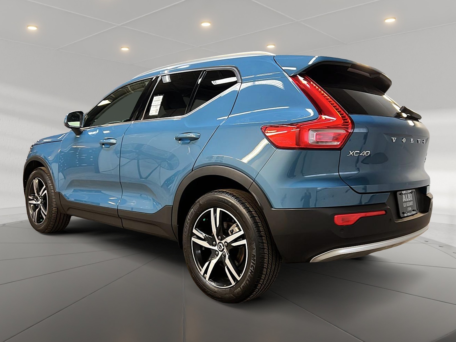 Volvo XC40 B5 PLUS CUIR TOIT PANO NAV 4RM 2023 - image #6