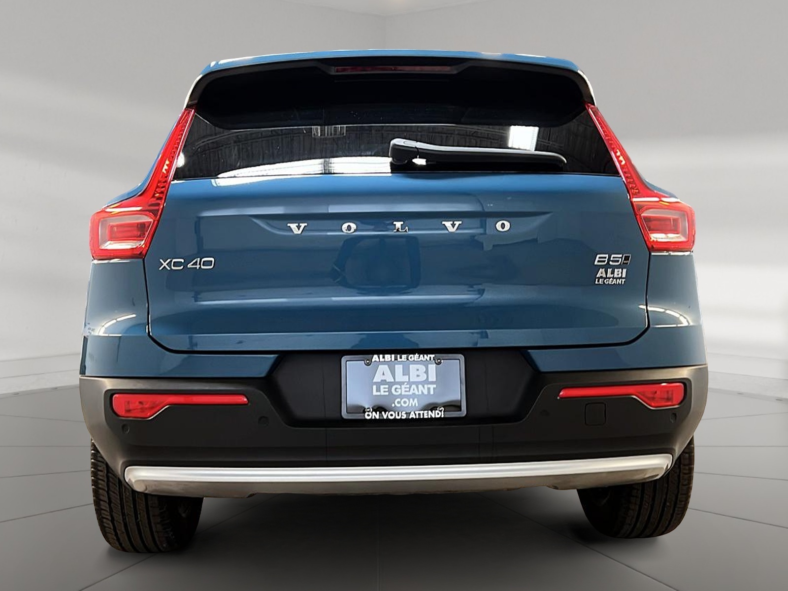 Volvo XC40 B5 PLUS CUIR TOIT PANO NAV 4RM 2023 - image #5