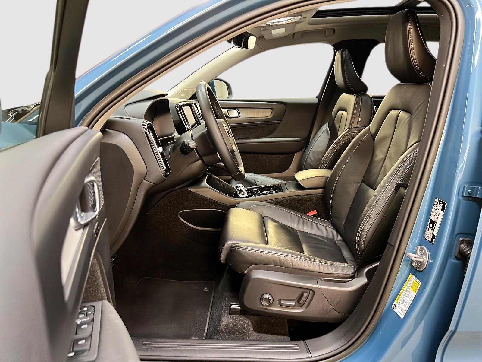 Volvo XC40 2023 - Image #7