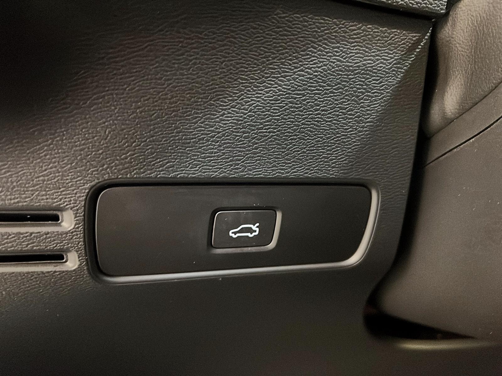 Volvo XC40 B5 PLUS CUIR TOIT PANO NAV 4RM 2023 - image #23
