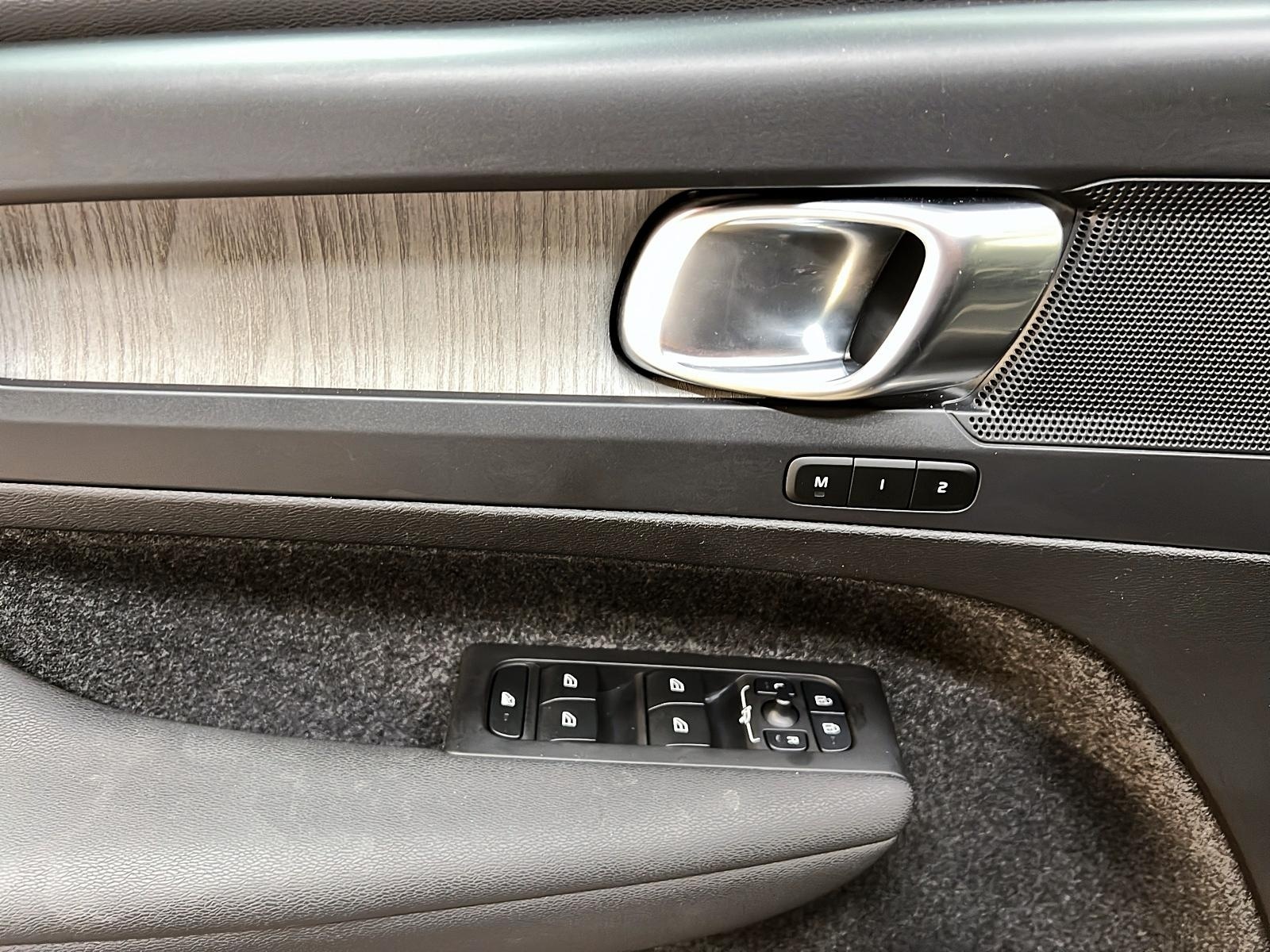 Volvo XC40 B5 PLUS CUIR TOIT PANO NAV 4RM 2023 - image #24