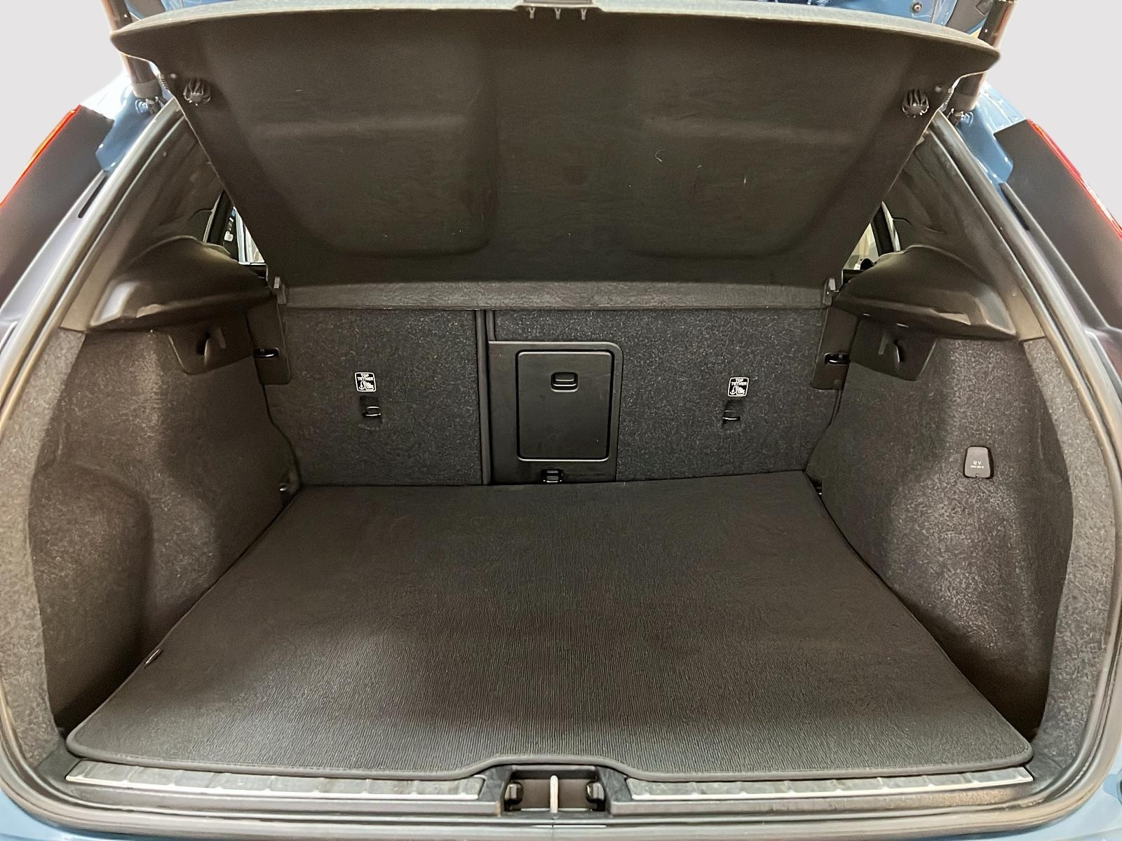 Volvo XC40 B5 PLUS CUIR TOIT PANO NAV 4RM 2023 - image #13