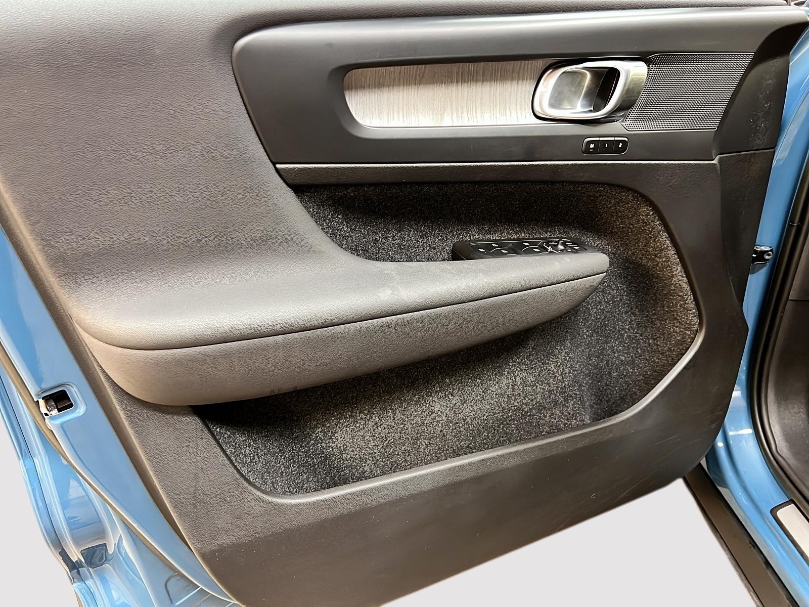 Volvo XC40 2023 - Image #25