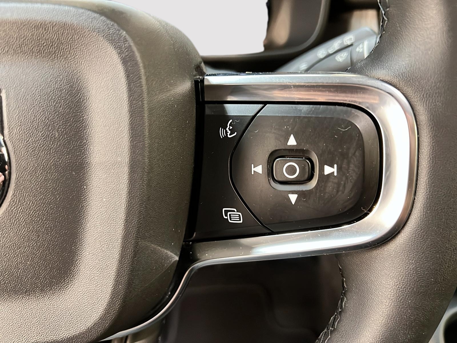 Volvo XC40 2023 - Image #21