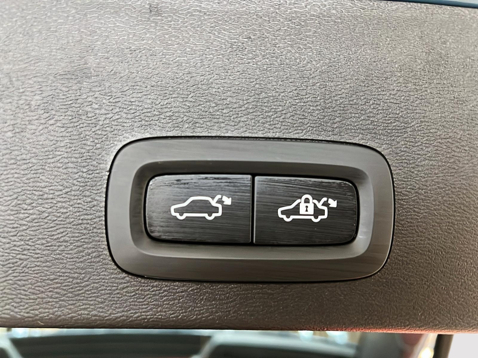 Volvo XC40 B5 PLUS CUIR TOIT PANO NAV 4RM 2023 - image #14