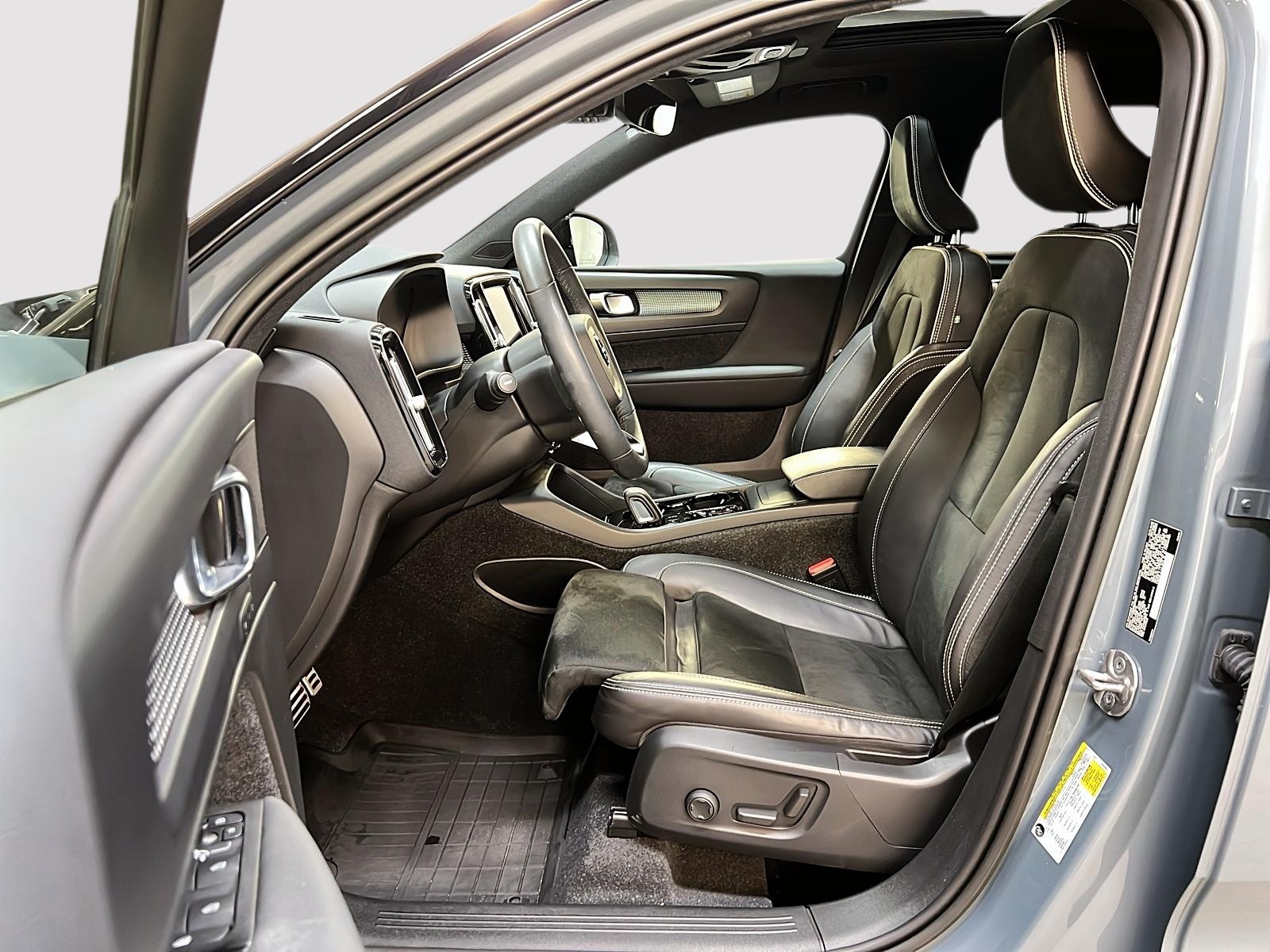 Volvo XC40 T5 R-DESIGN TOIT PANO NAV 2022 - image #7