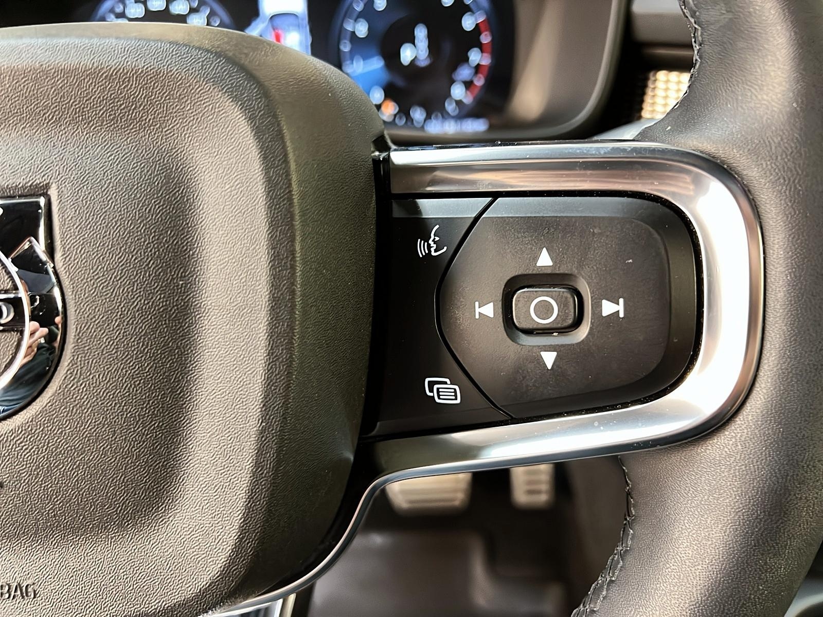 Volvo XC40 T5 R-DESIGN TOIT PANO NAV 2022 - image #21