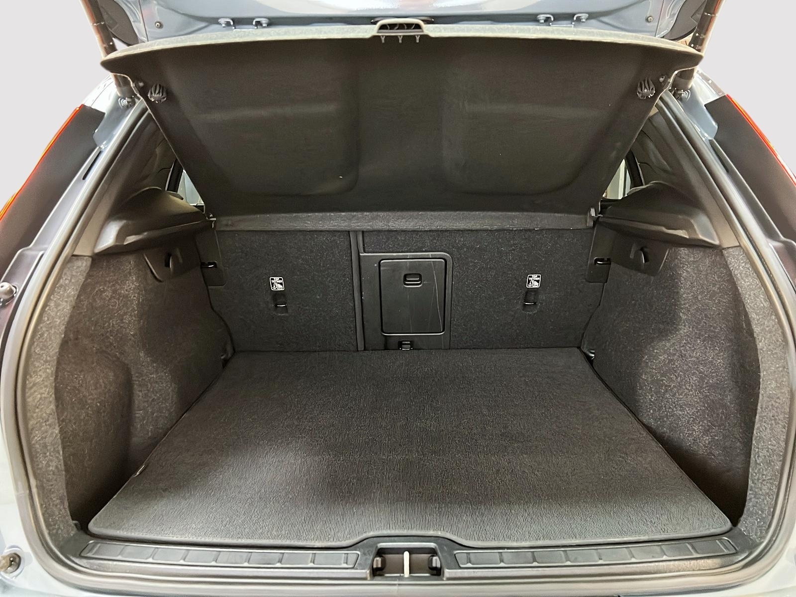 Volvo XC40 T5 R-DESIGN TOIT PANO NAV 2022 - image #13