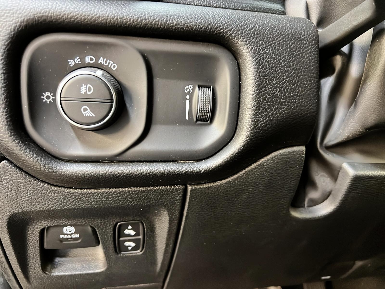 RAM 1500 SPORT 5.7 HEMI CREW CAB NAV 4X4 2023 - image #21