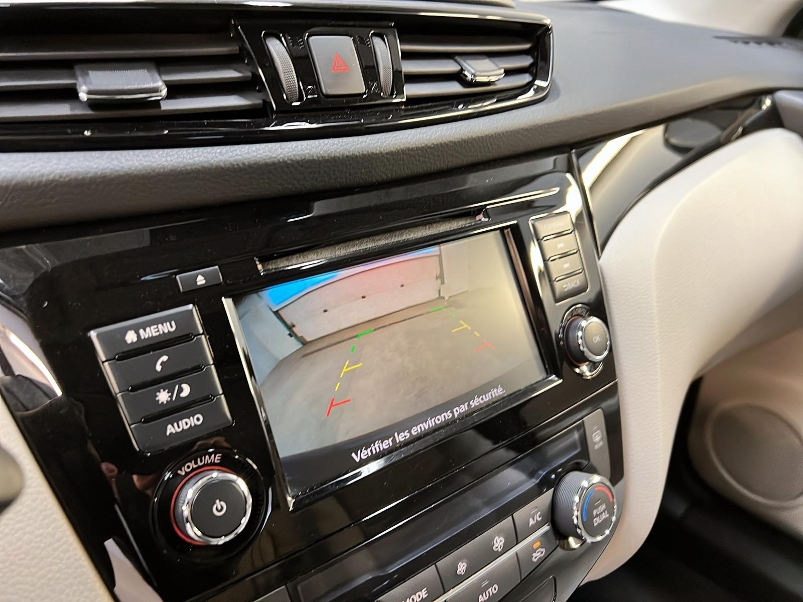 Nissan Qashqai SV TOIT 4RM 2021 - image #18