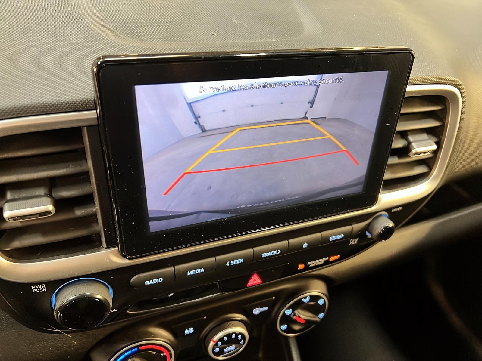 Hyundai Venue ESSENTIAL 2022 - image #16