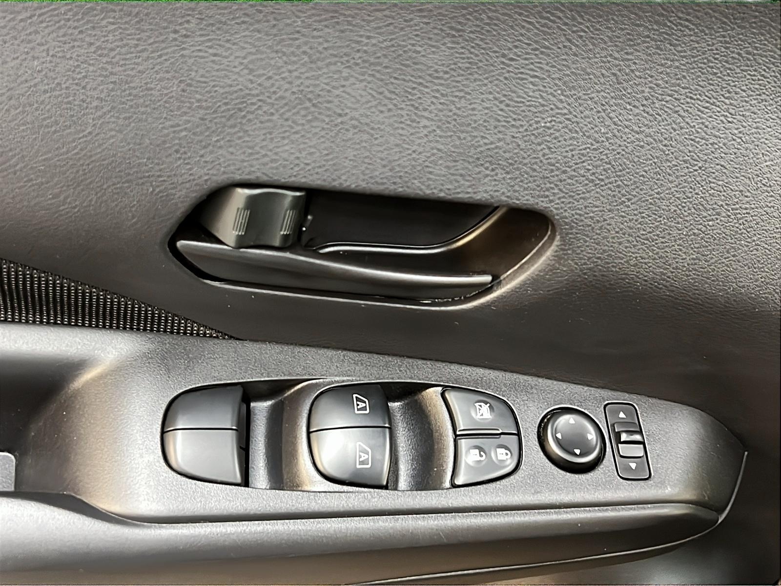 Nissan Kicks S 2023 - image #21