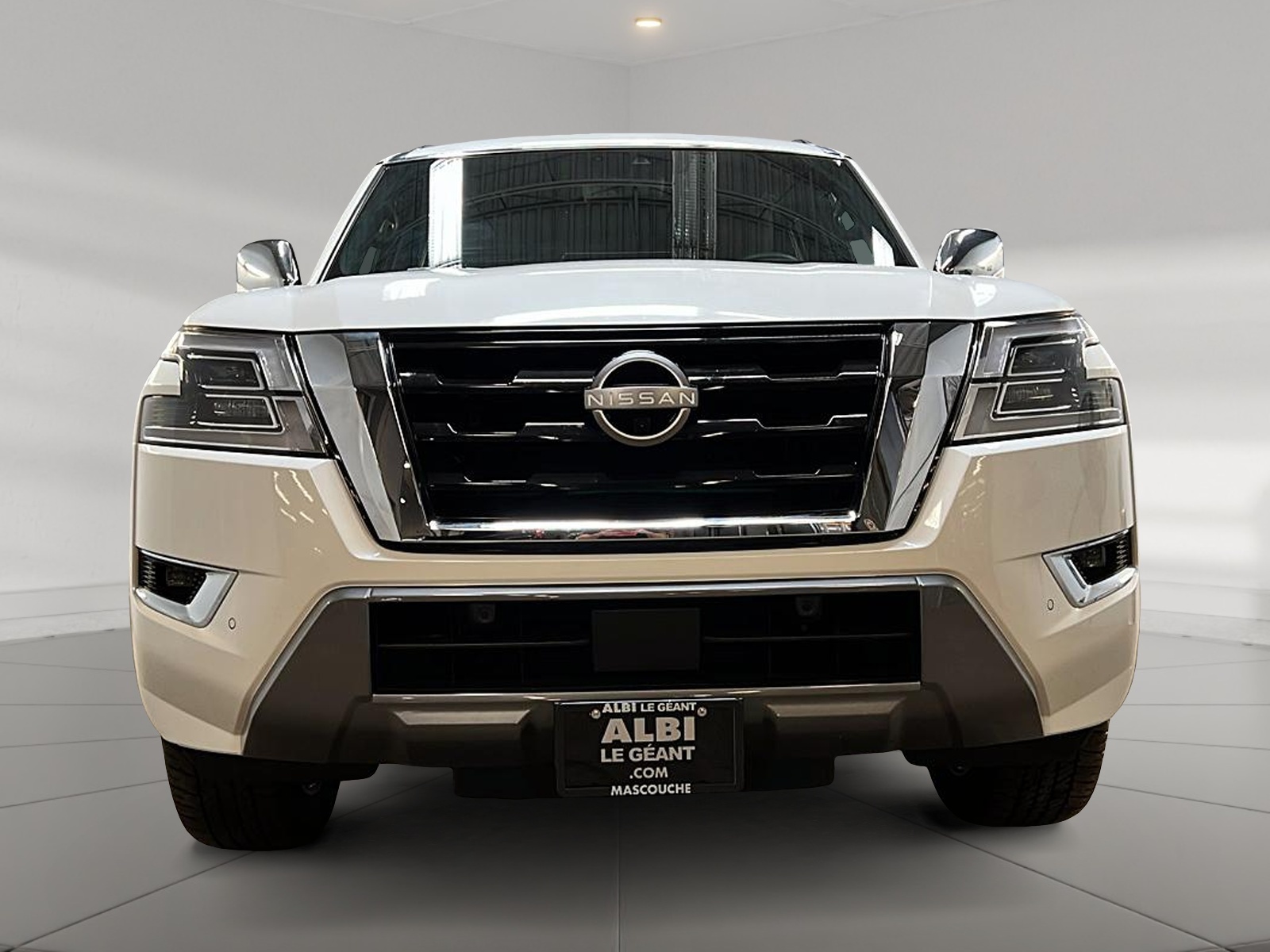 Nissan Armada PLATINUM CUIR TOIT NAV 4RM 2023 - image #2
