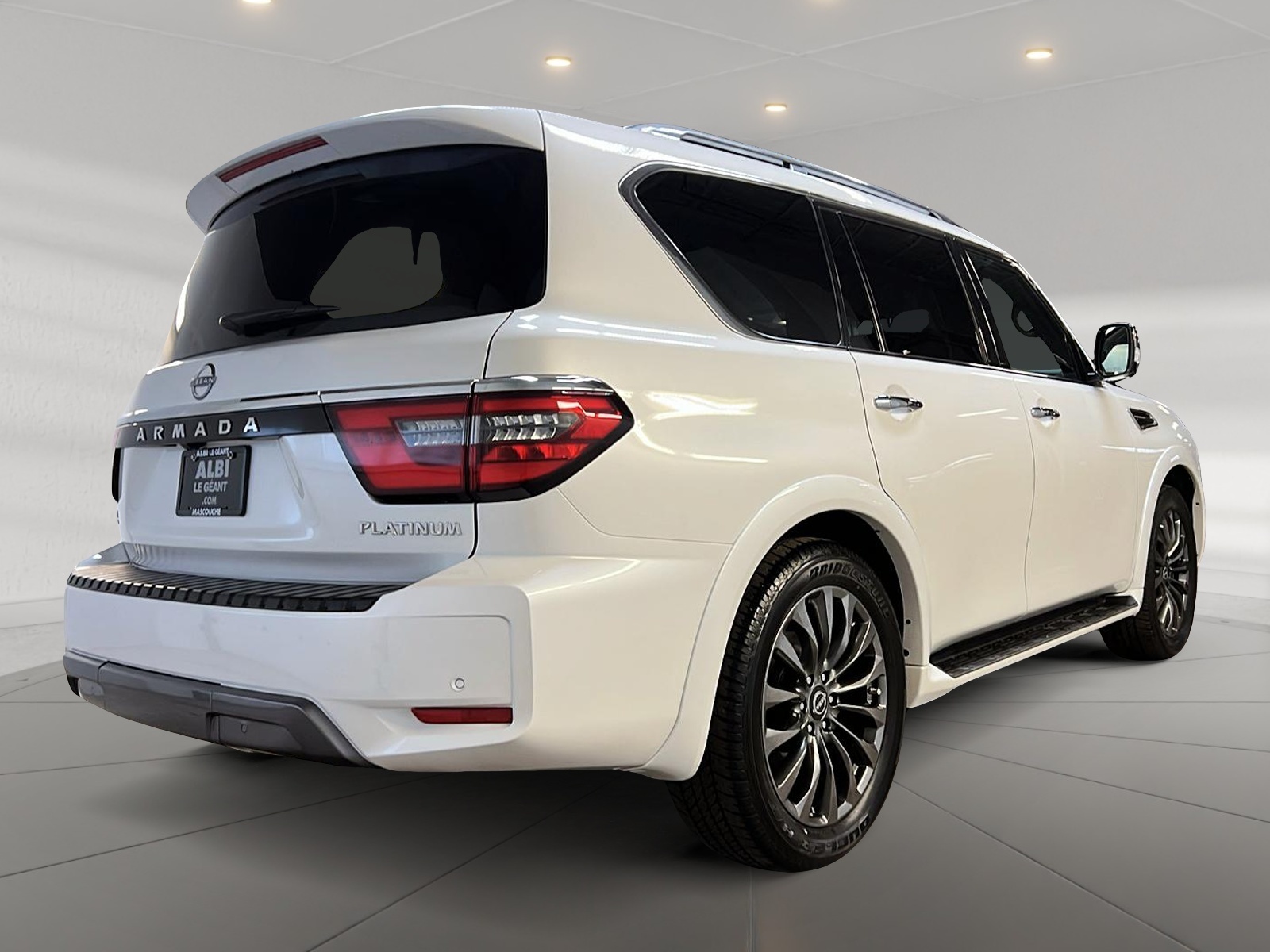 Nissan Armada PLATINUM CUIR TOIT NAV 4RM 2023 - image #4