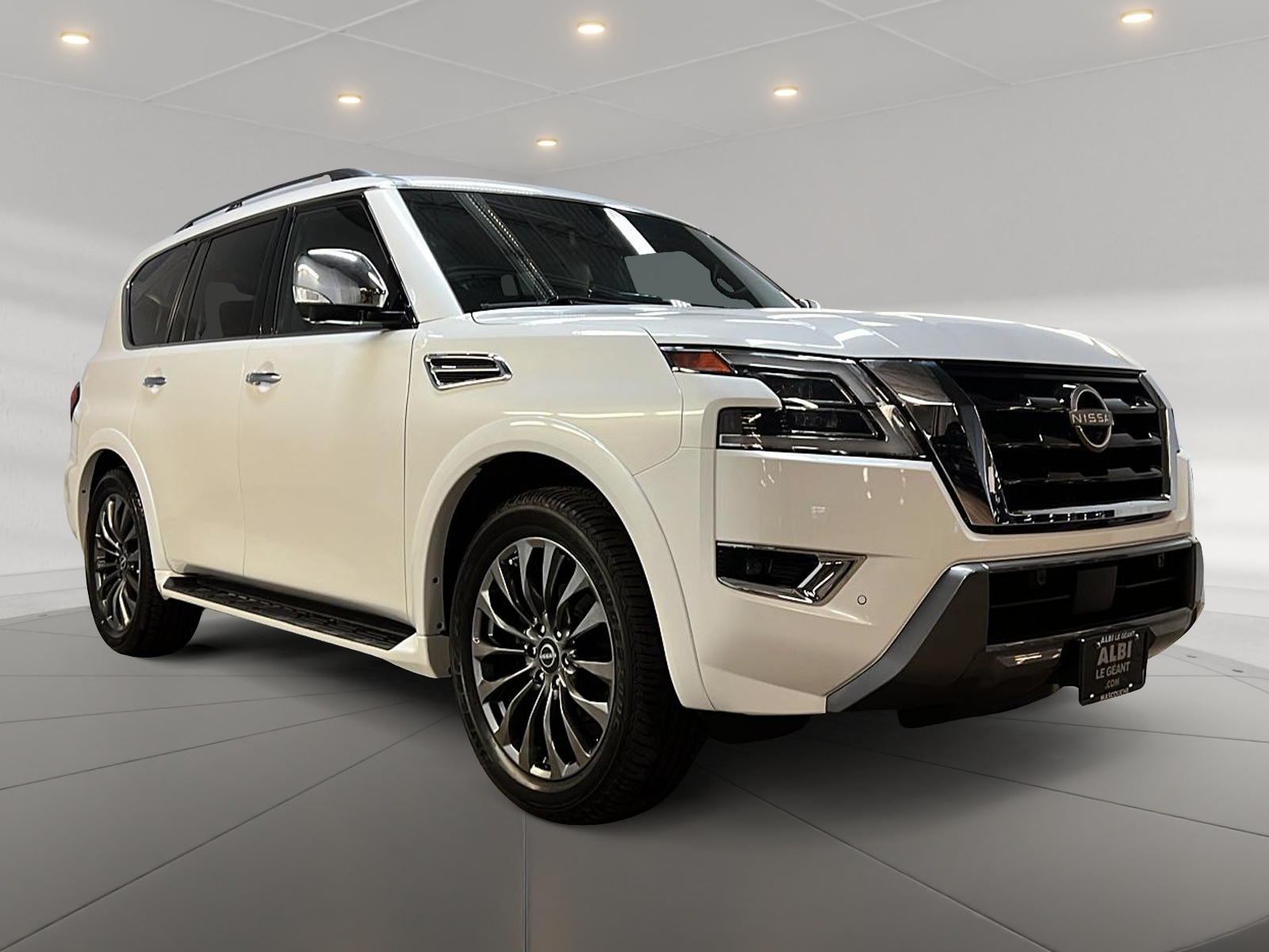 Nissan Armada PLATINUM CUIR TOIT NAV 4RM 2023 - image #3