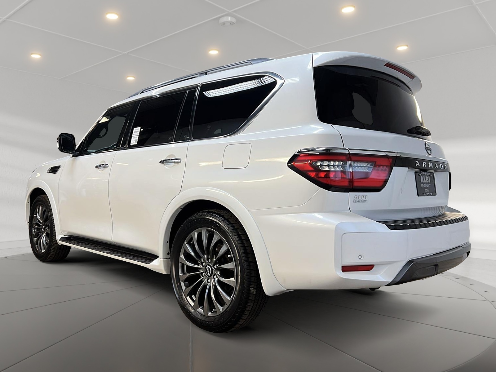 Nissan Armada PLATINUM CUIR TOIT NAV 4RM 2023 - image #6