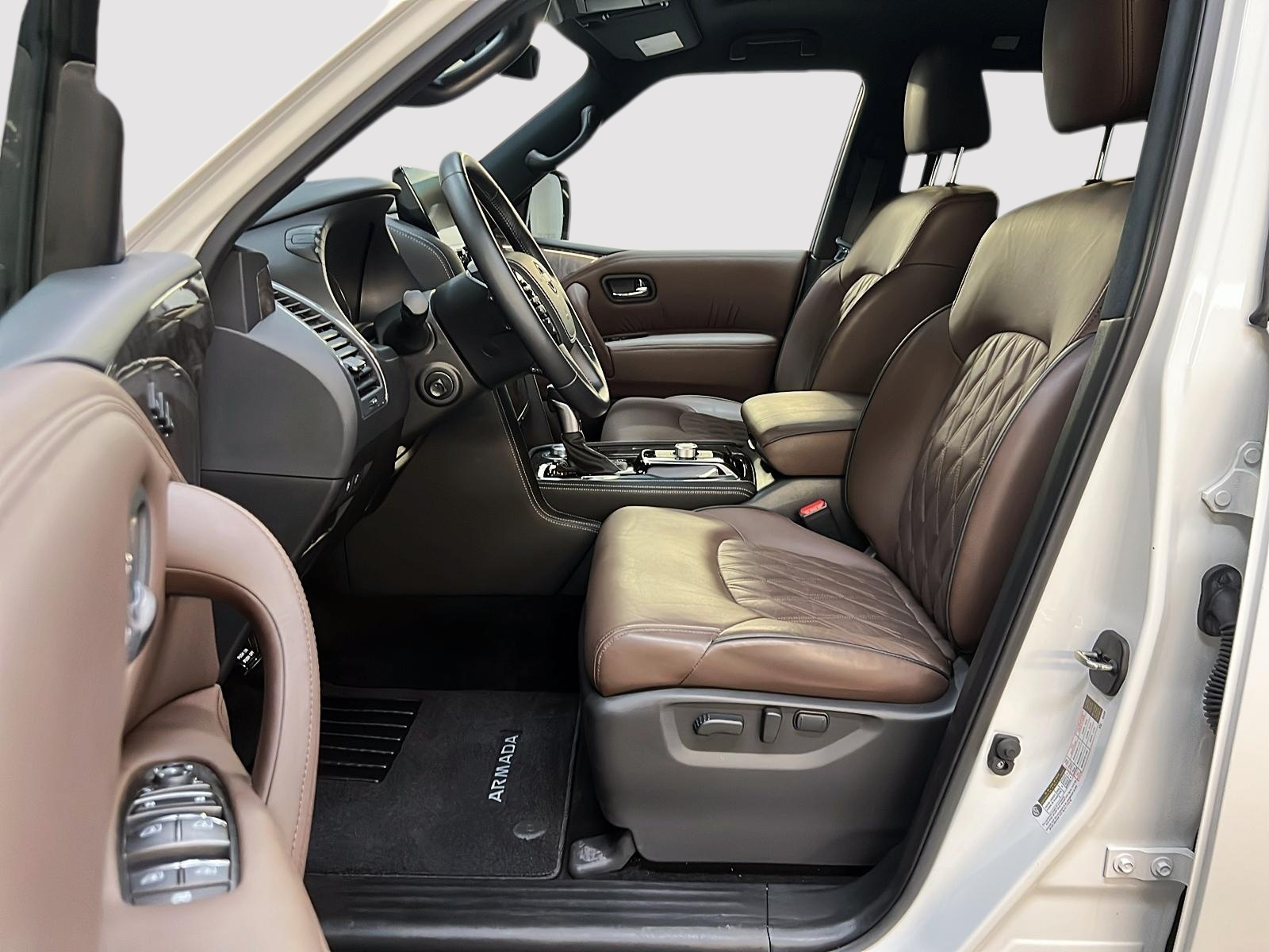 Nissan Armada PLATINUM CUIR TOIT NAV 4RM 2023 - image #7