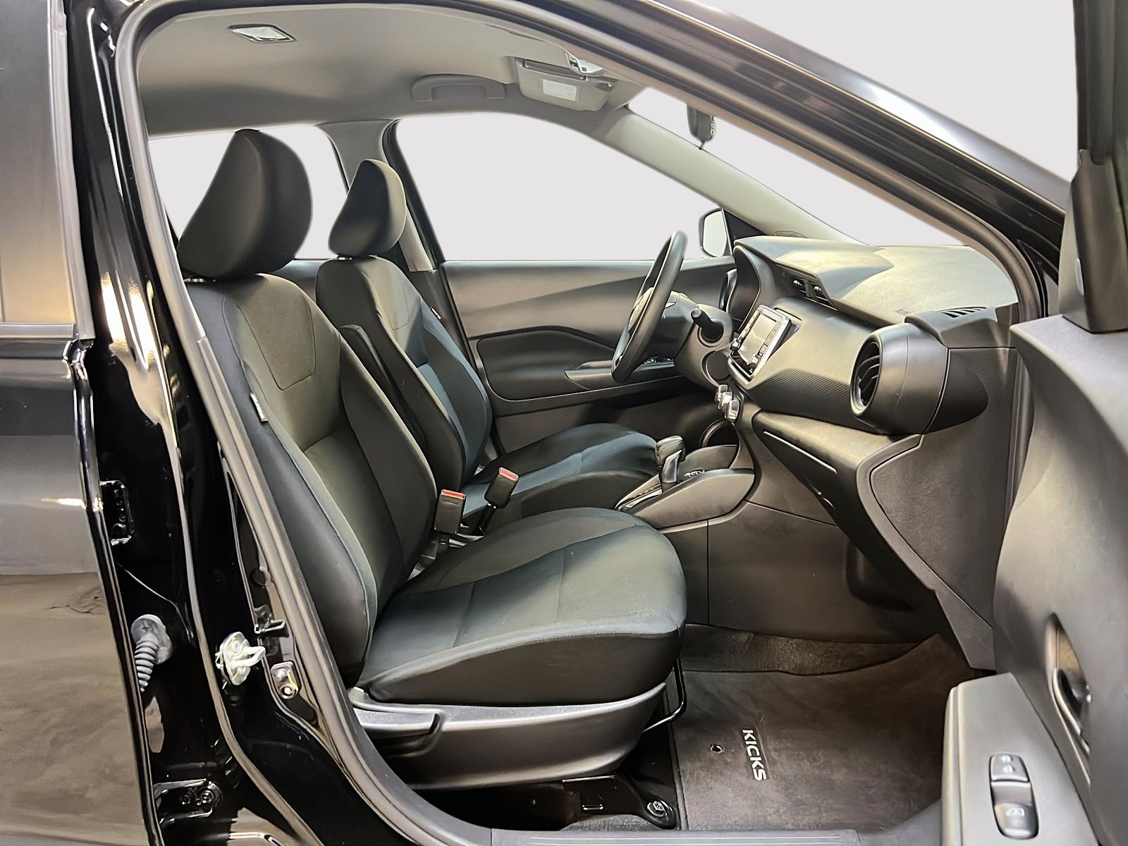 Nissan Kicks S 2023 - image #8