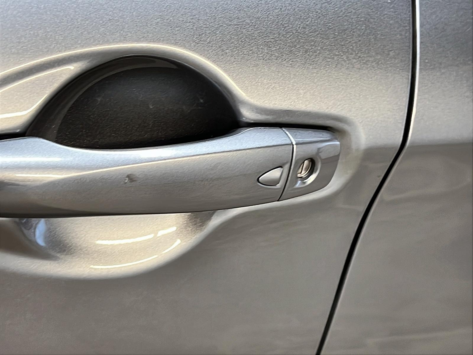 Nissan Qashqai SV TOIT 4RM 2023 - image #25