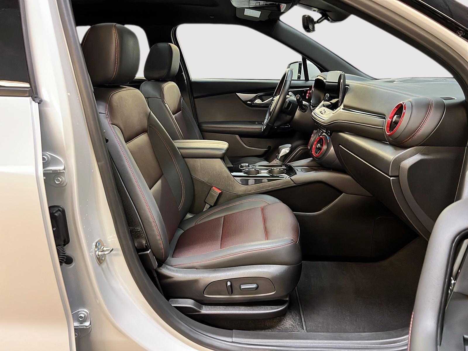 Chevrolet Blazer 1RS CUIR TOIT PANO NAV 4RM 2024 - image #8