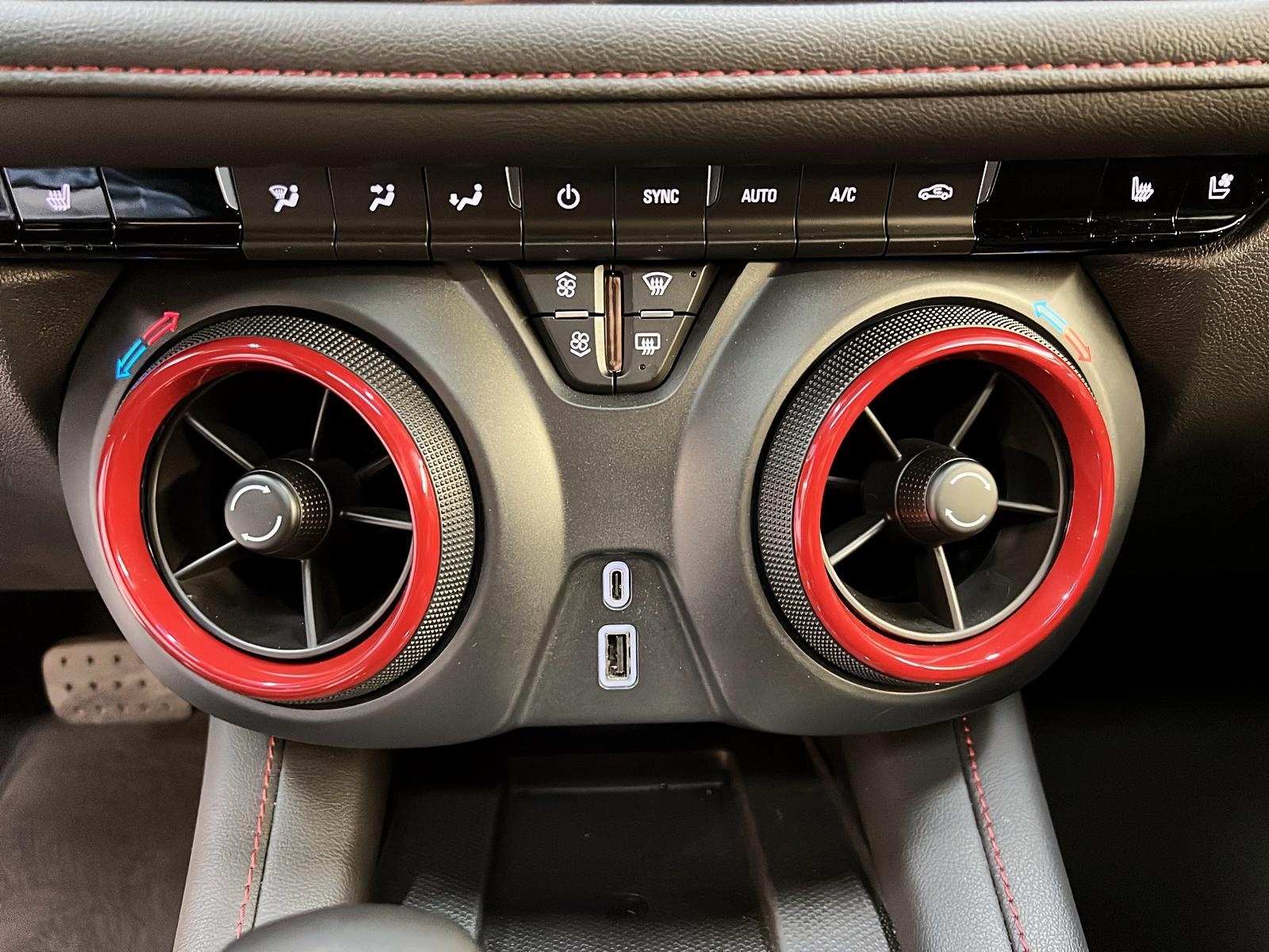 Chevrolet Blazer 1RS CUIR TOIT PANO NAV 4RM 2024 - image #16