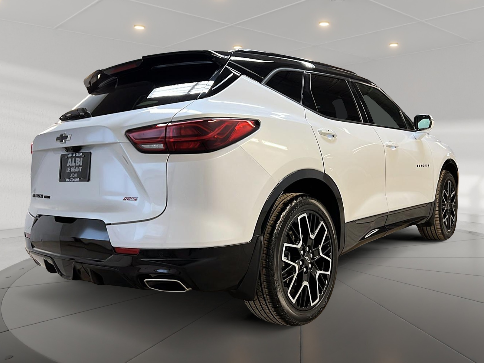 Chevrolet Blazer 1RS CUIR TOIT PANO NAV 4RM 2024 - image #4