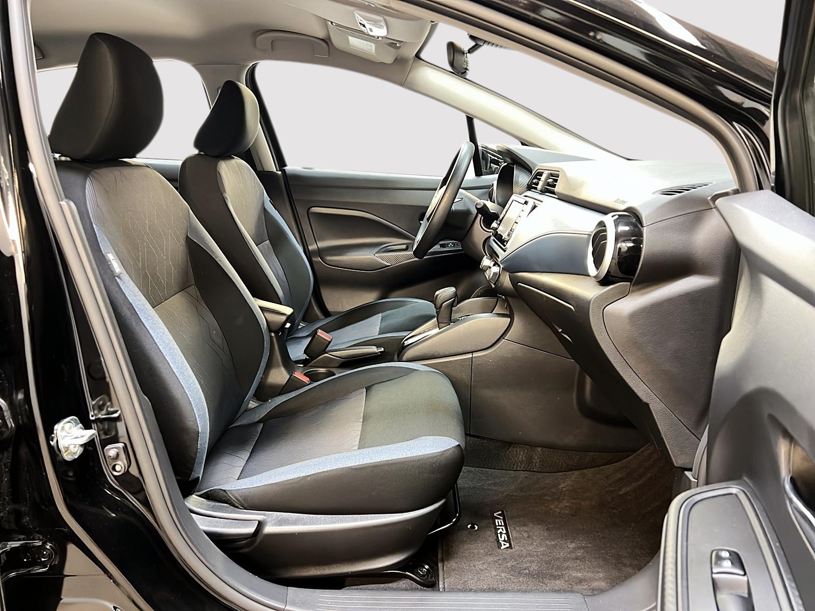 Nissan Versa SV 2025 — photo 8