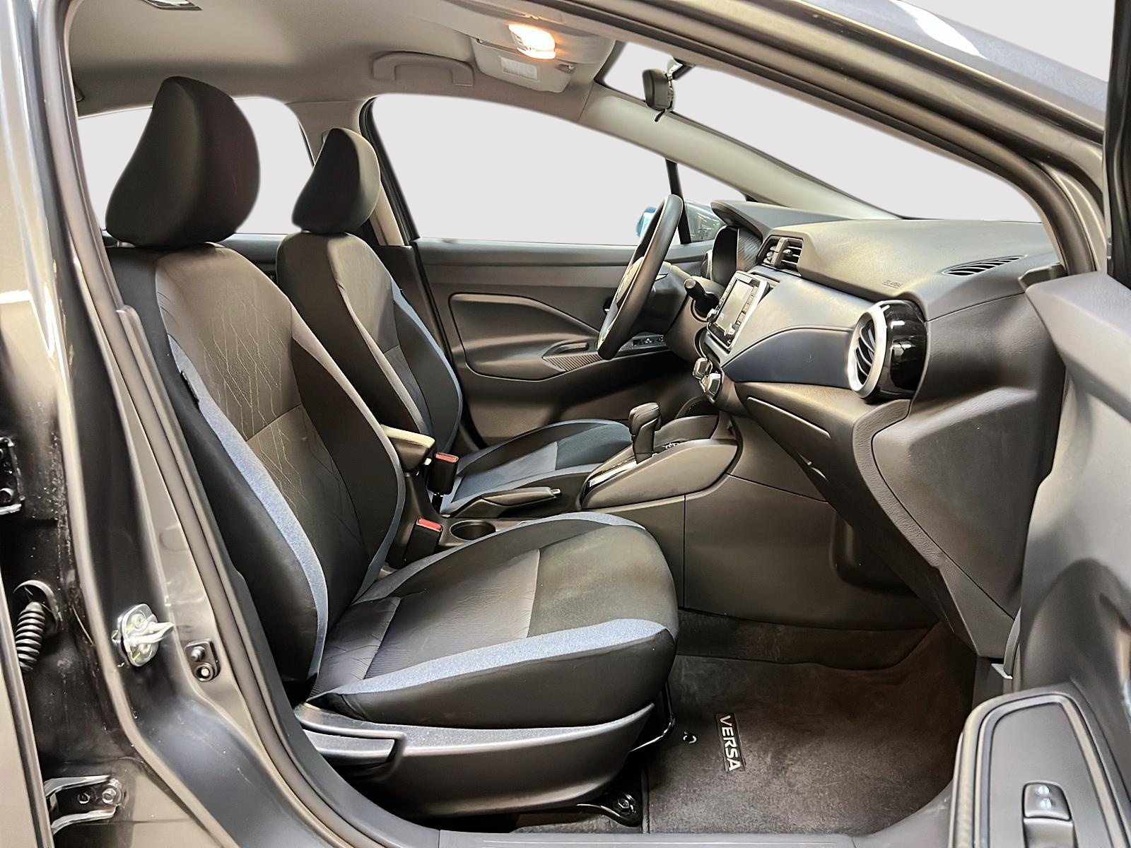 Nissan Versa SV 2025 — photo 8