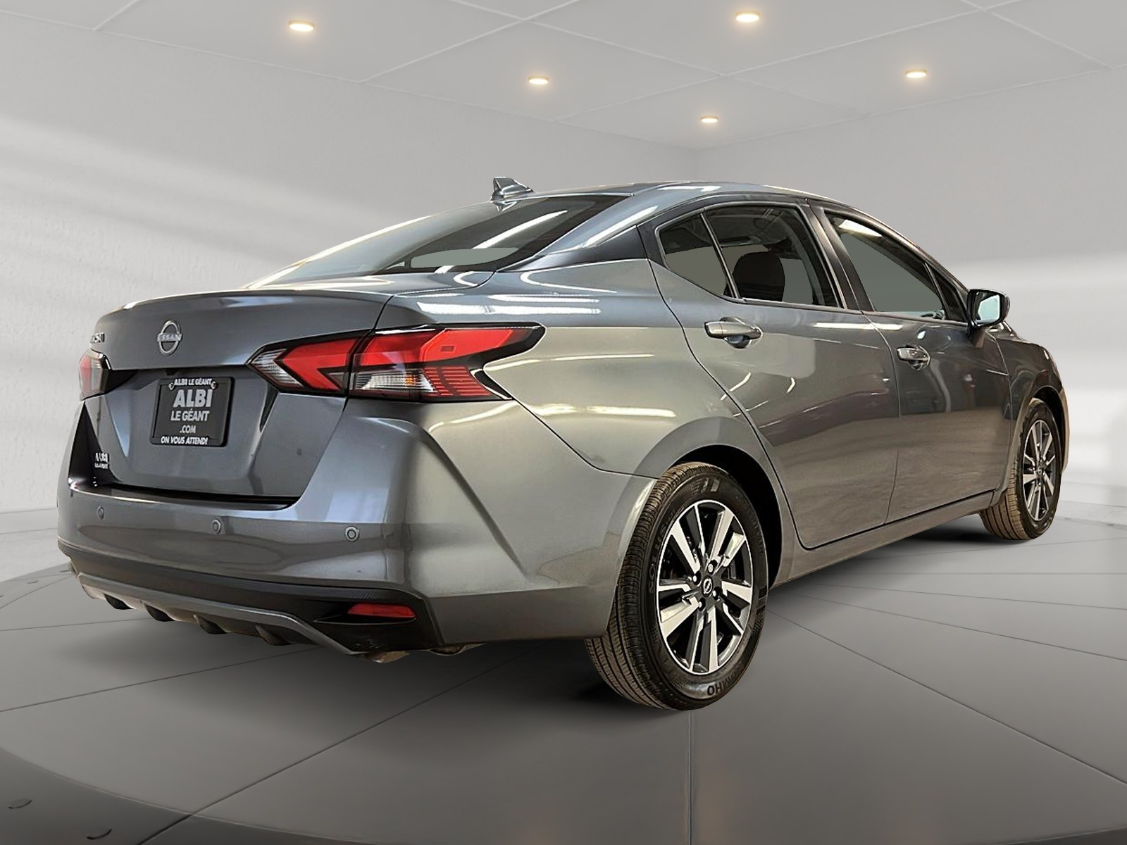Nissan Versa SV 2025 — photo 4